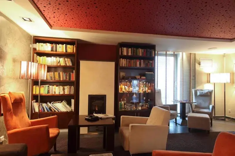 Library in Hotel Forsthaus Grüna