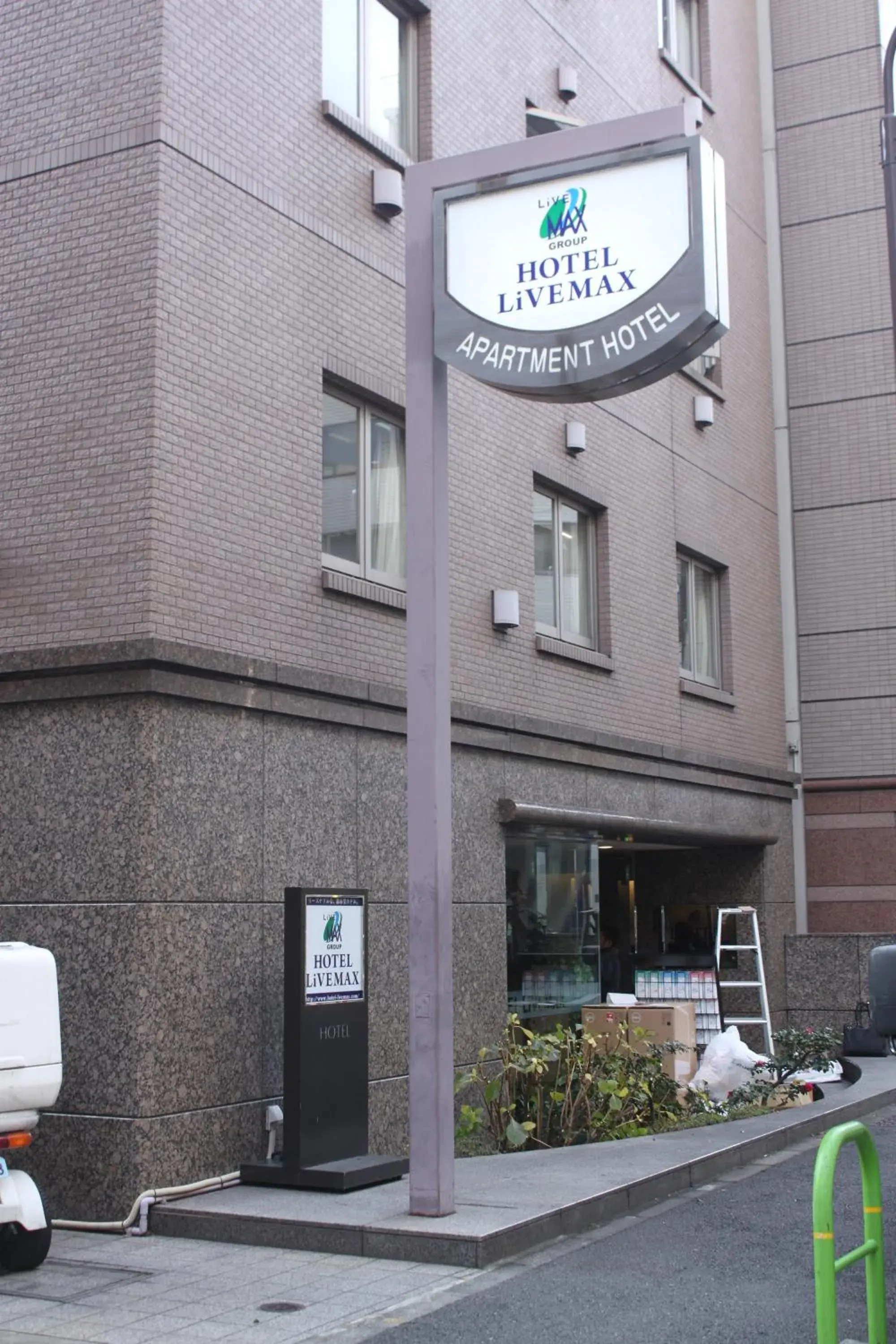 Facade/entrance in HOTEL LiVEMAX BUDGET Shinbashi Facade/entrance in HOTEL LiVEMAX BUDGET Shinbashi