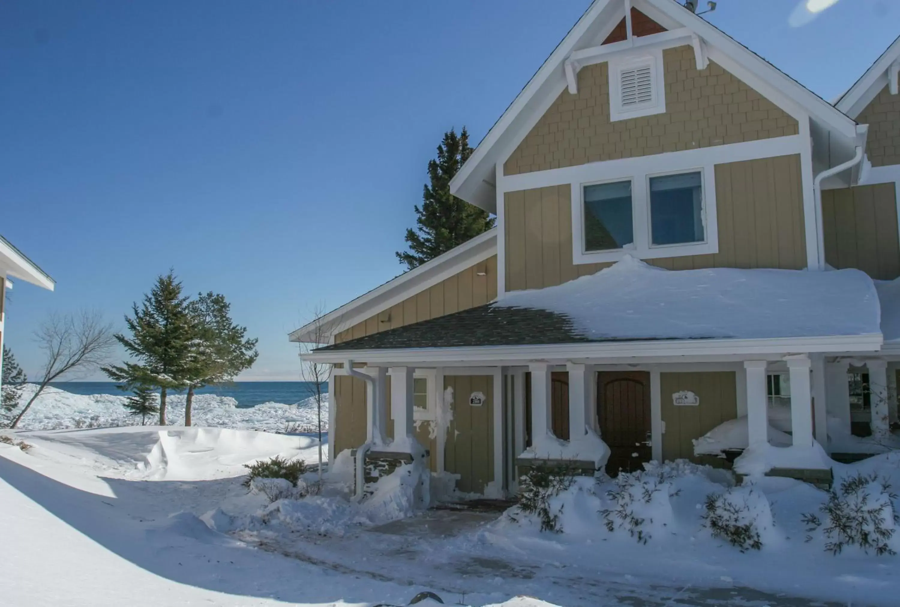 Property building, Winter in Larsmont Cottages