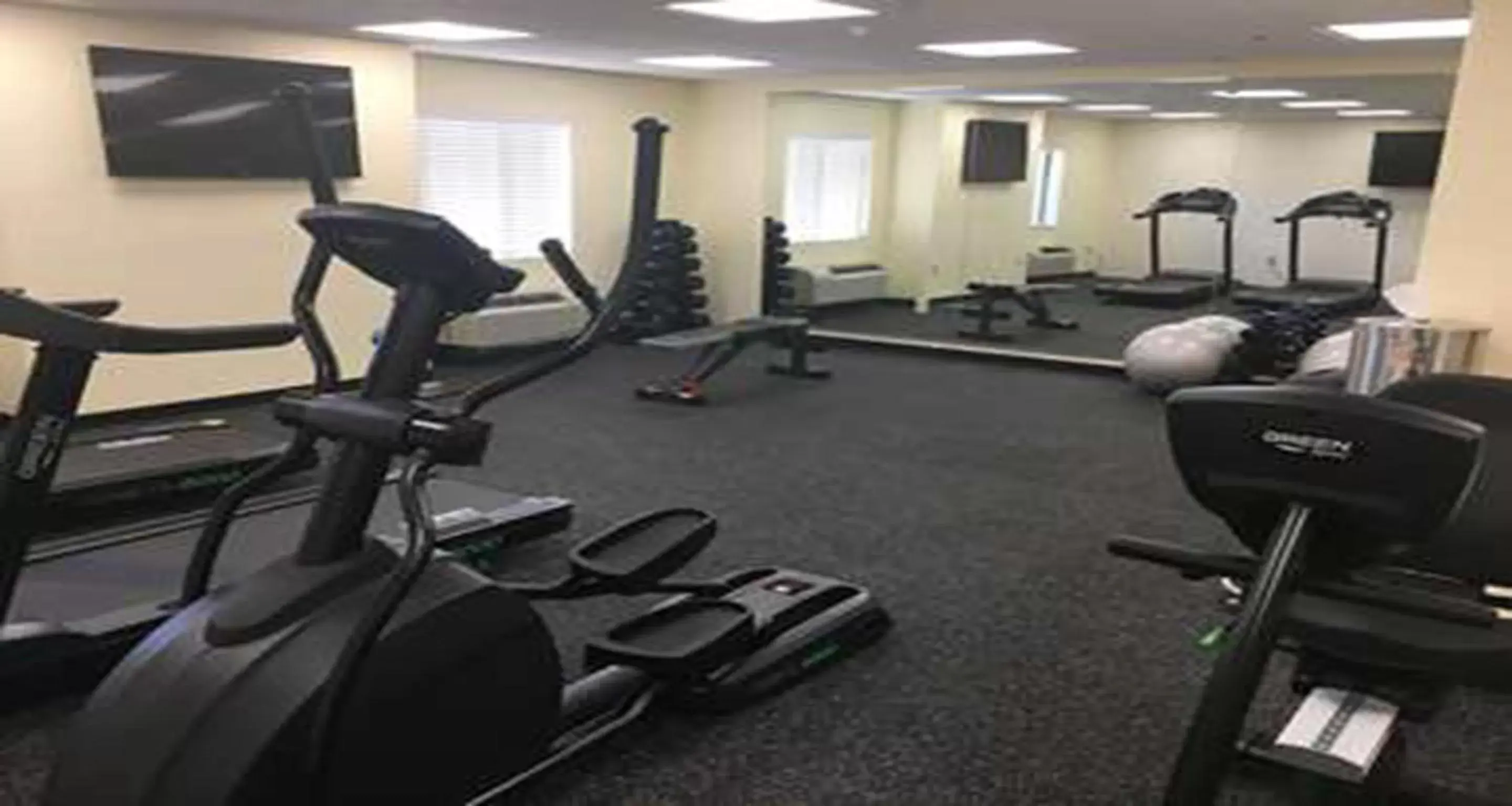 Fitness centre/facilities in Best Western Plus Arrowhead Hotel