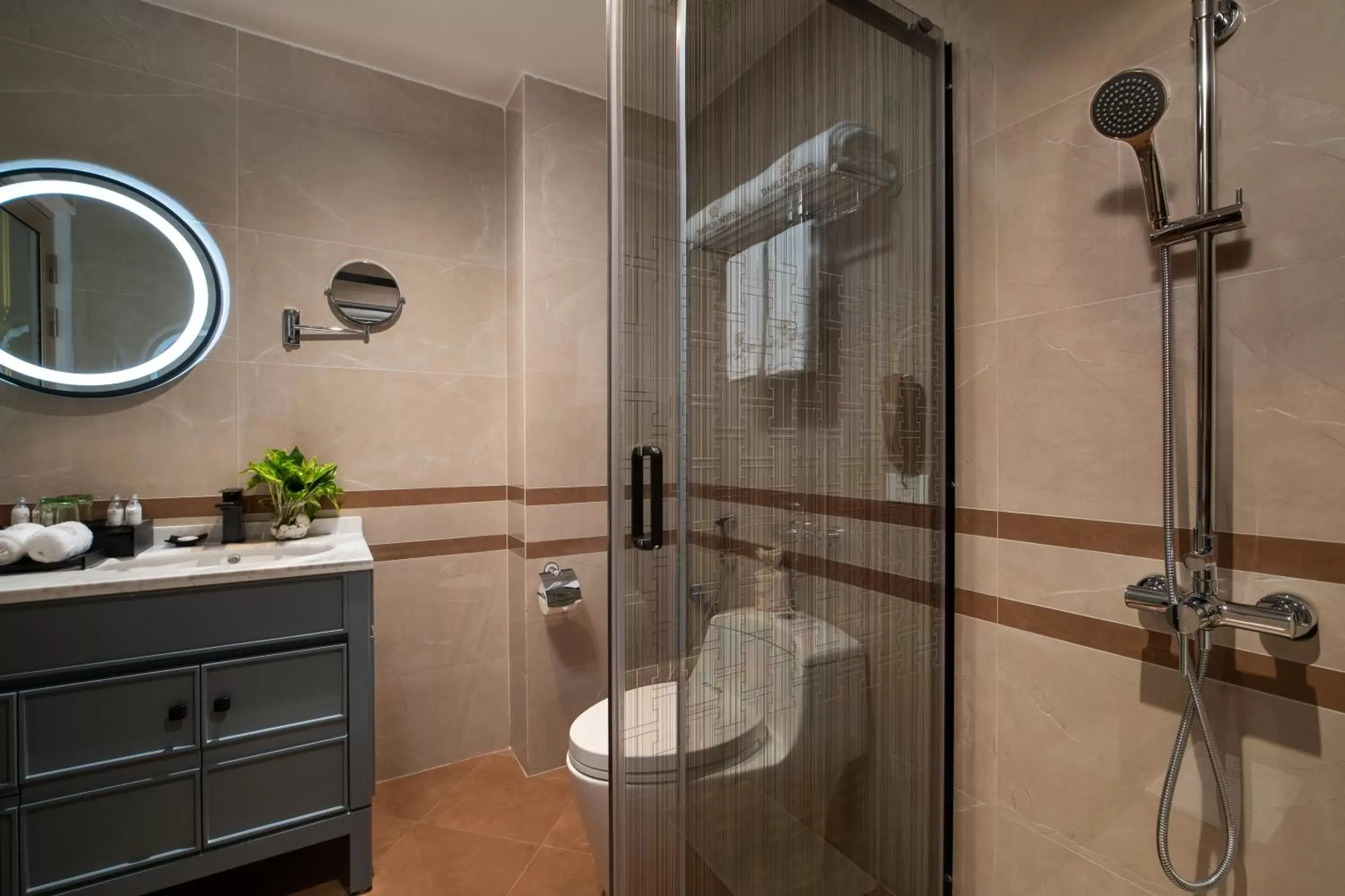 Suite with City View in Hanoi Fiesta Central Hotel and Spa Suite with City View in Hanoi Fiesta Central Hotel and Spa