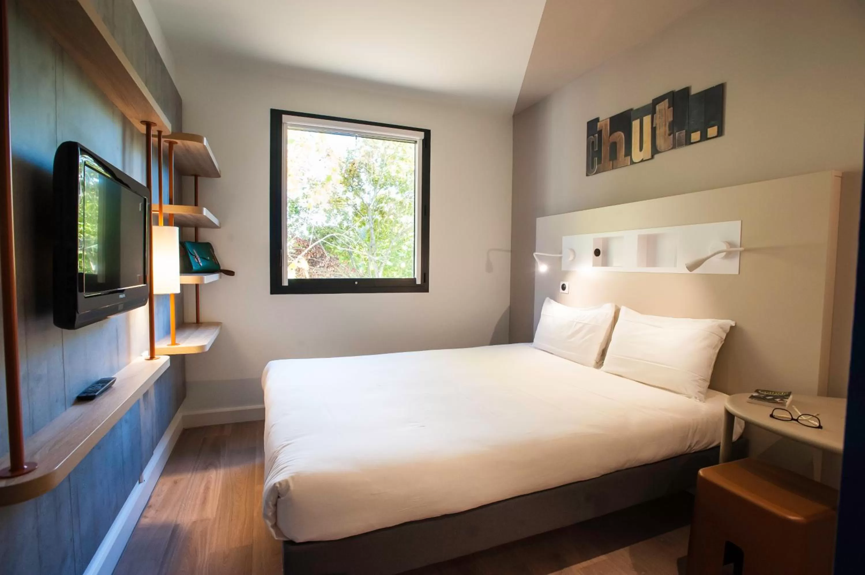 Photo of the whole room, Bed in Ibis Budget Château-Thierry