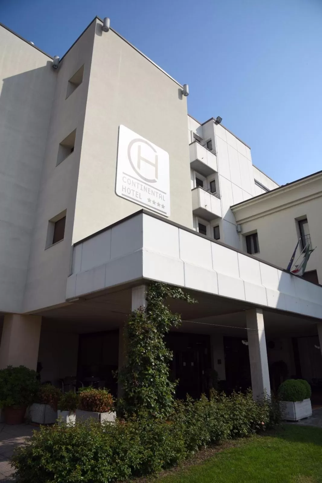 Property building in Hotel Continental Brescia