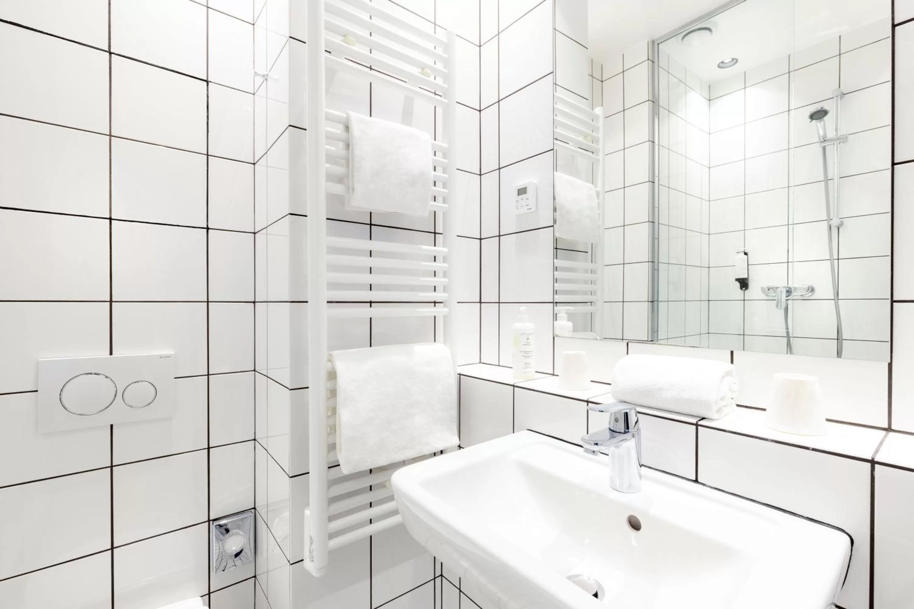 Bathroom in Libertel Austerlitz Jardin des Plantes