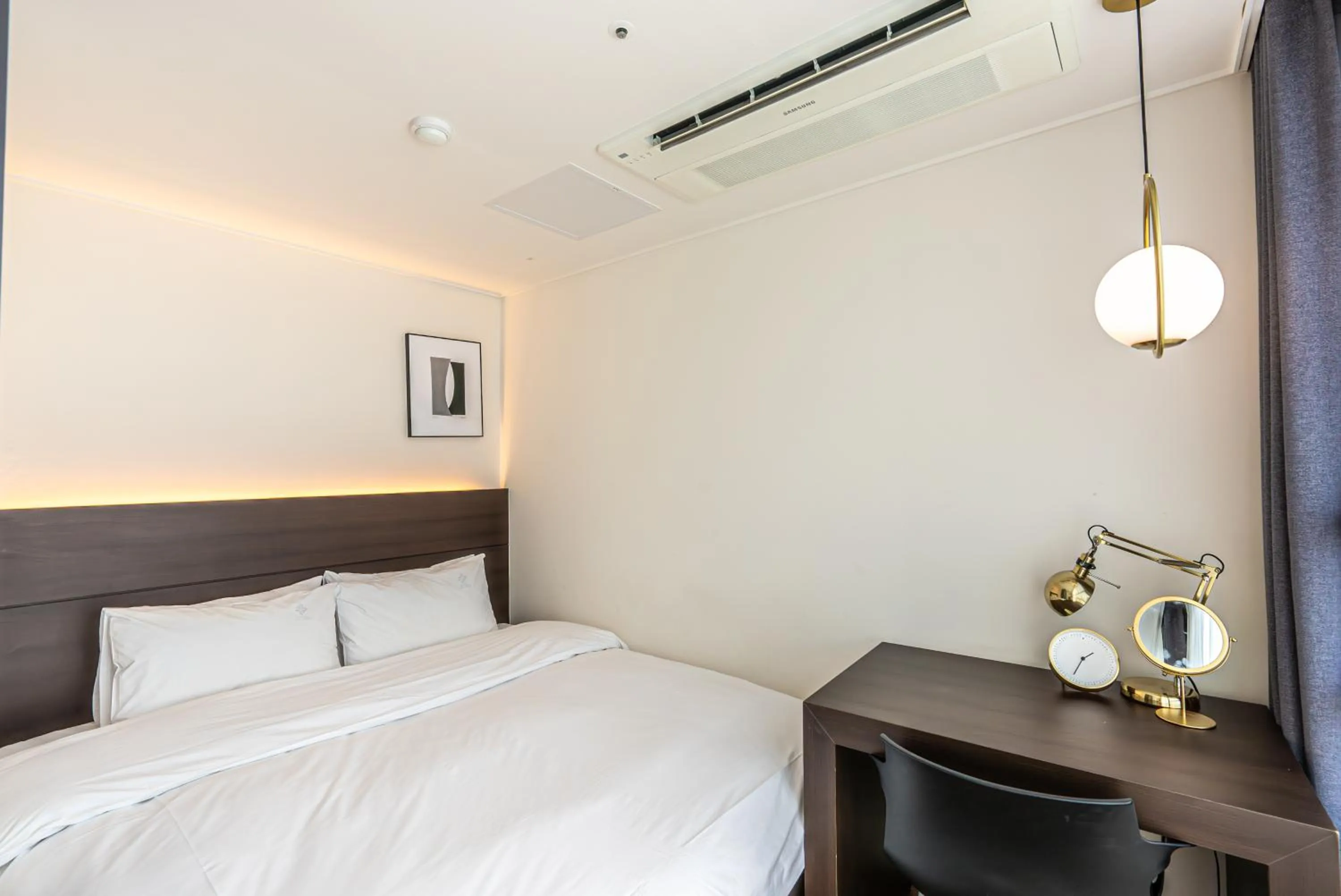 Bedroom, Bed in Hotel The Grang Jungmun