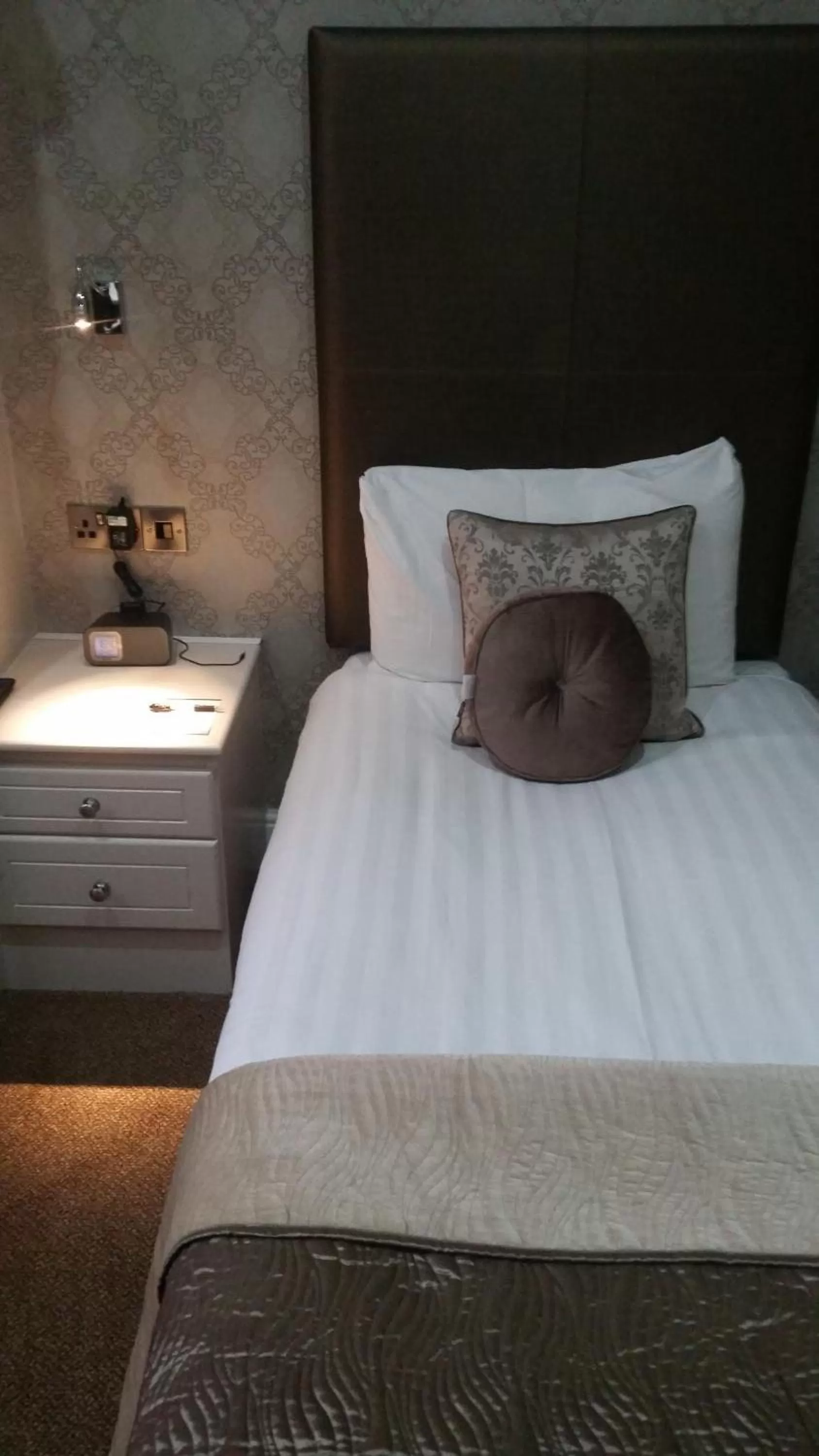 Bed in Glendower Hotel BW Signature Collection