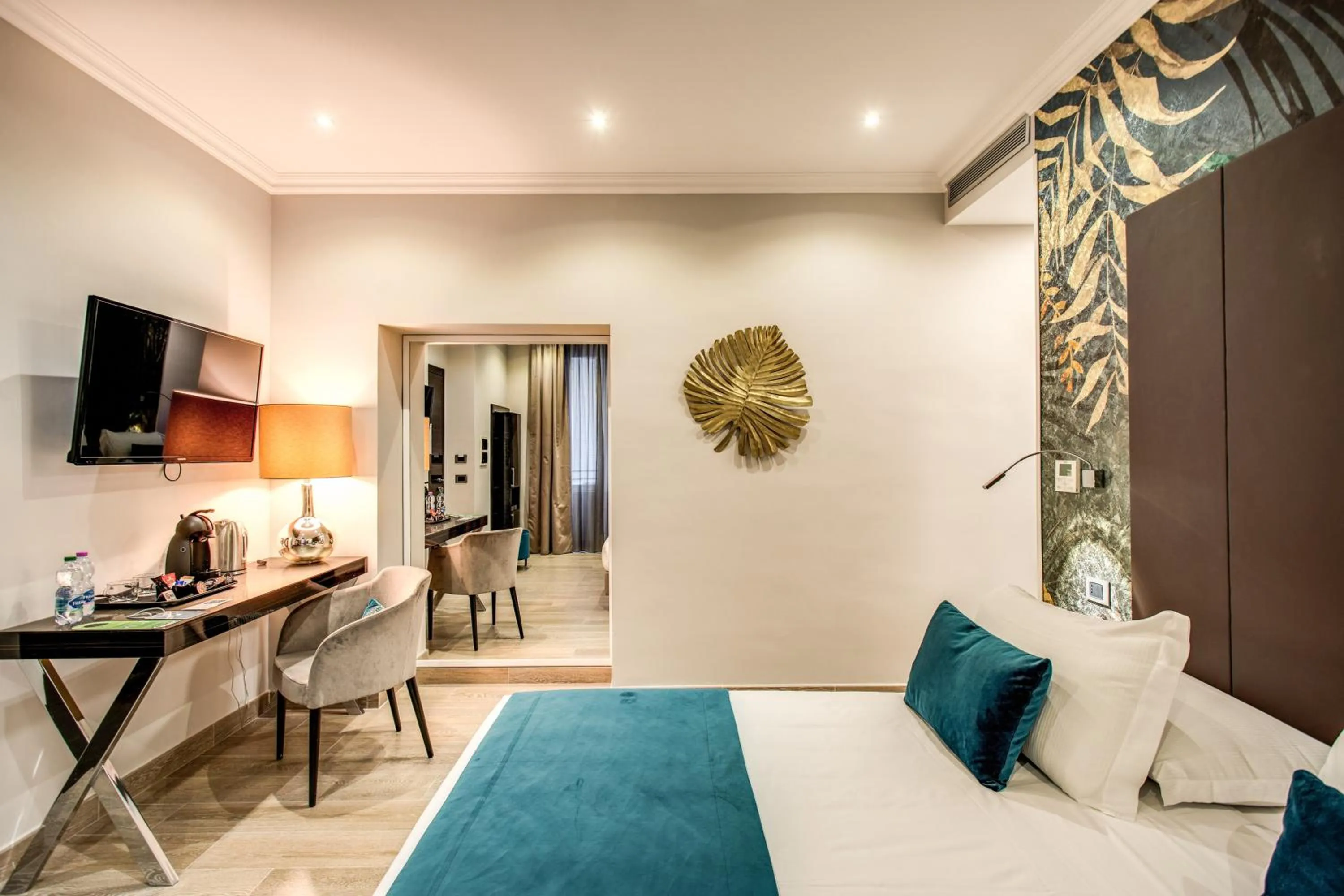 Photo of the whole room, Bed in Relais De La Poste