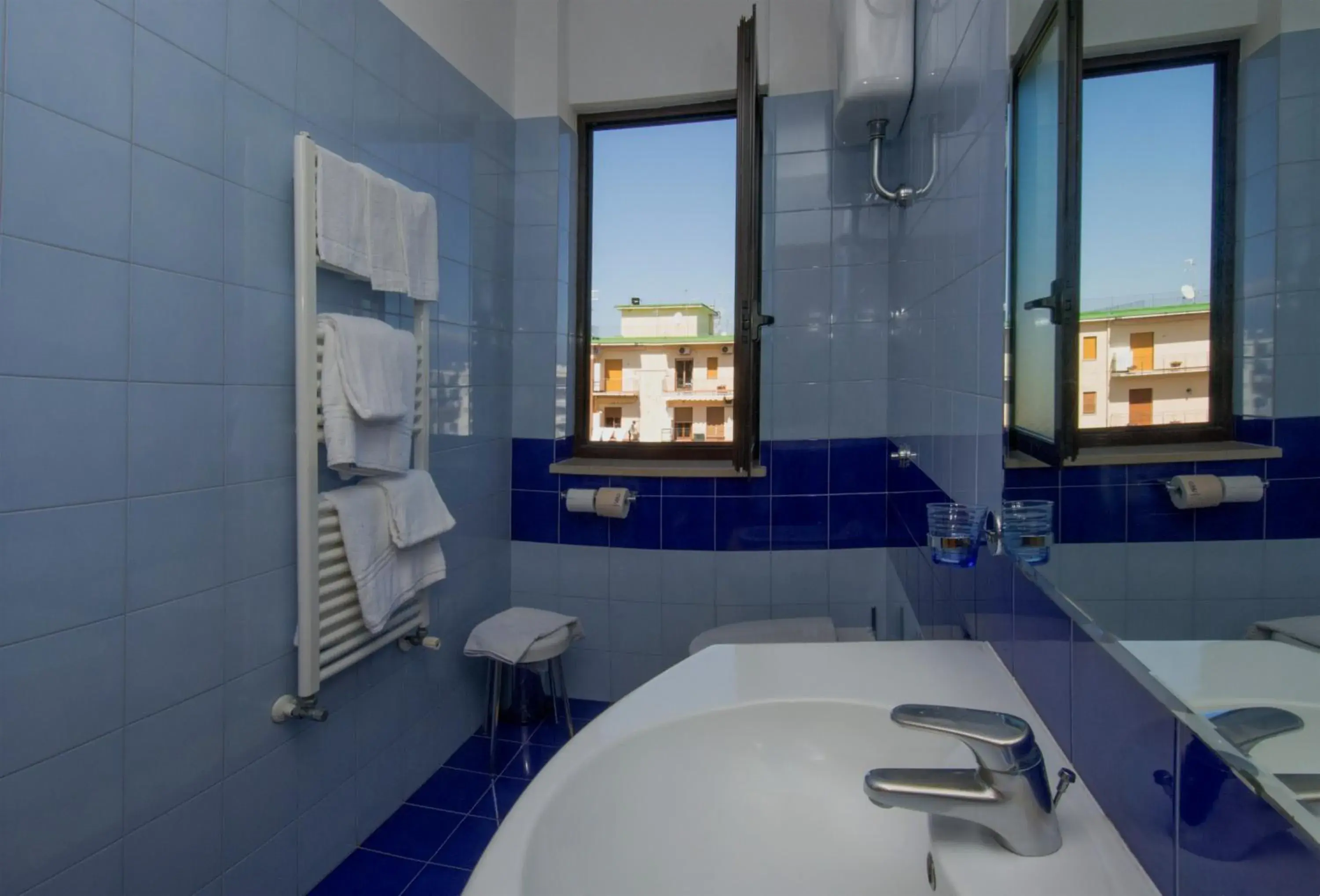 Shower, Bathroom in Hotel Leone