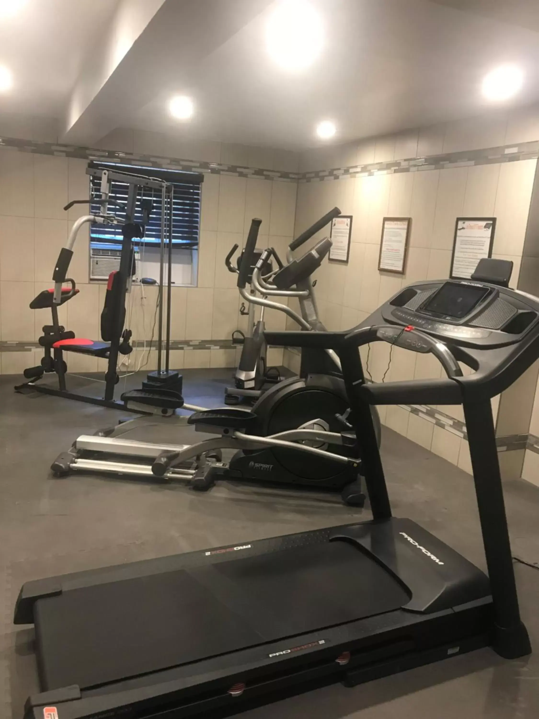 Fitness centre/facilities, Fitness Center/Facilities in SureStay Plus Hotel by Best Western Reno Airport