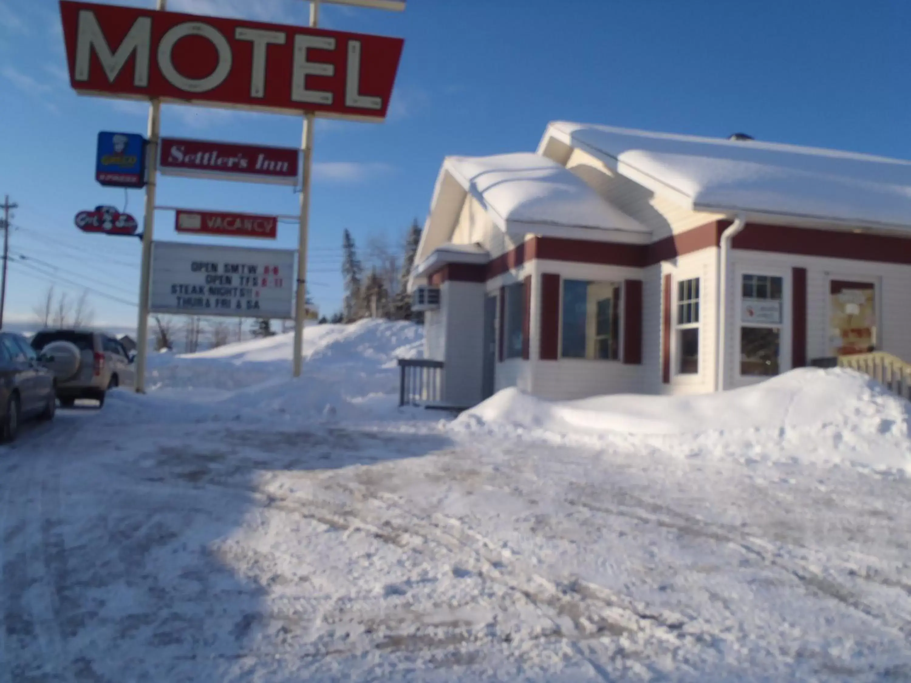 Winter in Settler's Inn & Motel