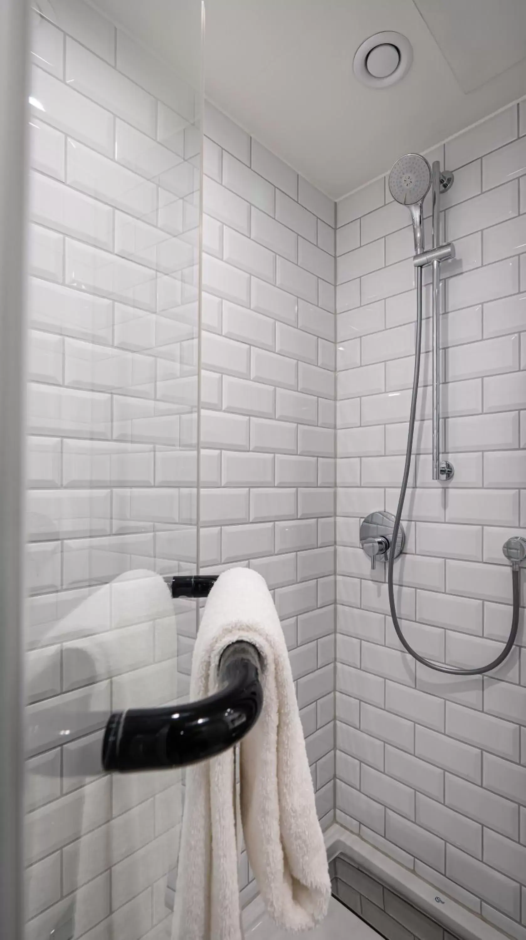 Shower, Bathroom in gambino hotel WERKSVIERTEL