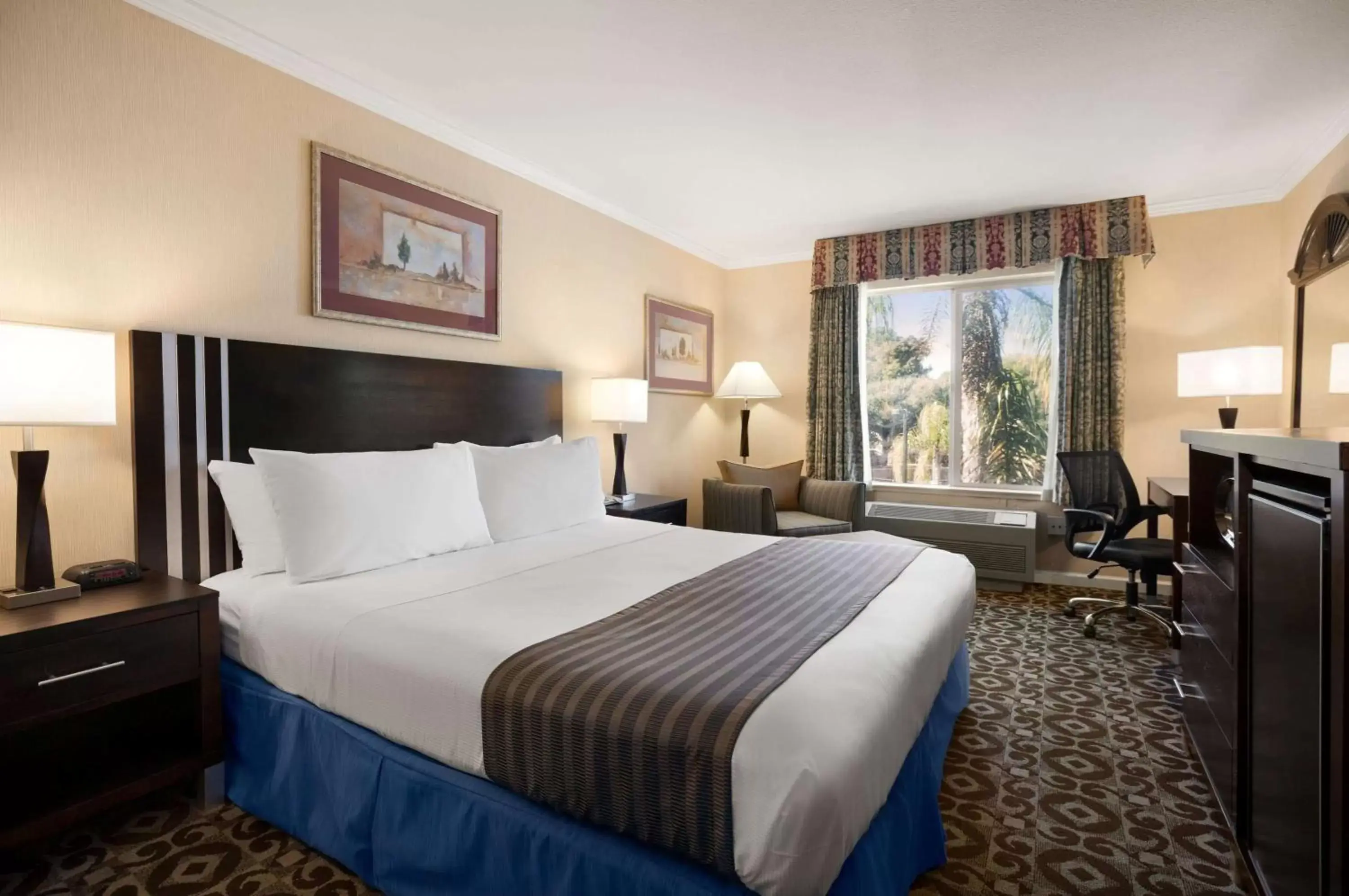 Photo of the whole room, Bed in Days Inn by Wyndham Concord