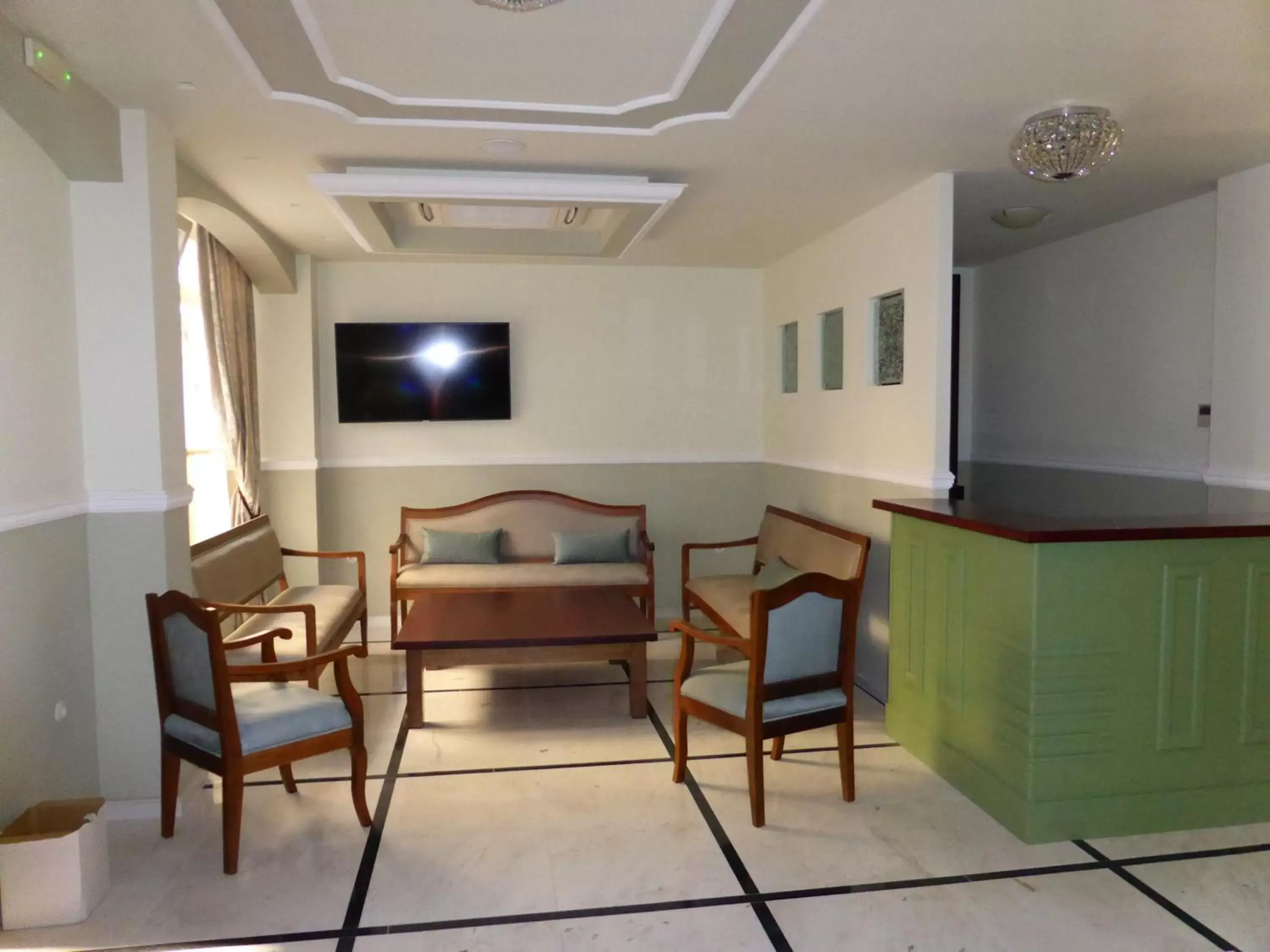 Communal lounge/ TV room, Seating Area in HOTEL TSARSI