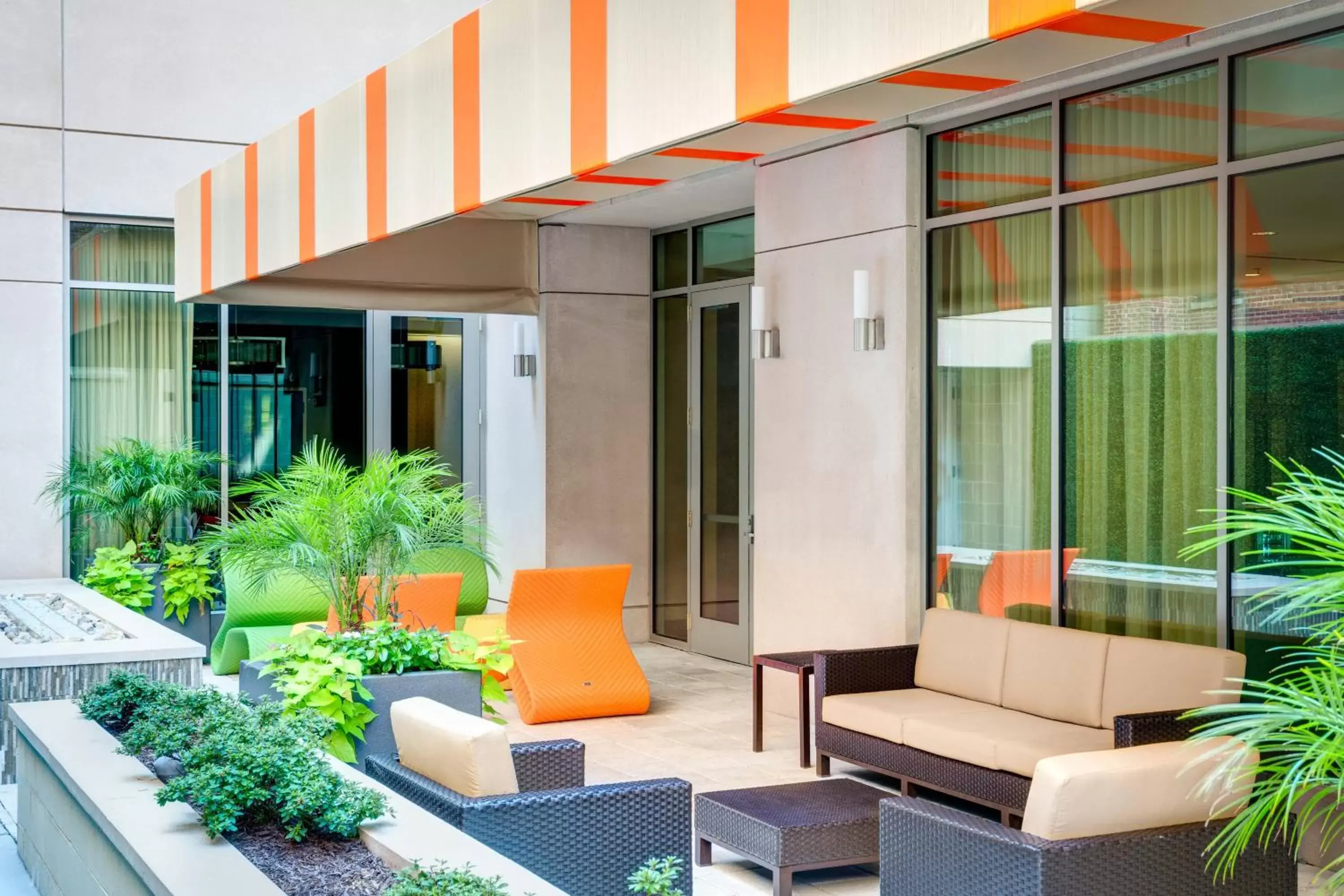 Property building, Seating Area in Courtyard by Marriott Washington, D.C./Foggy Bottom
