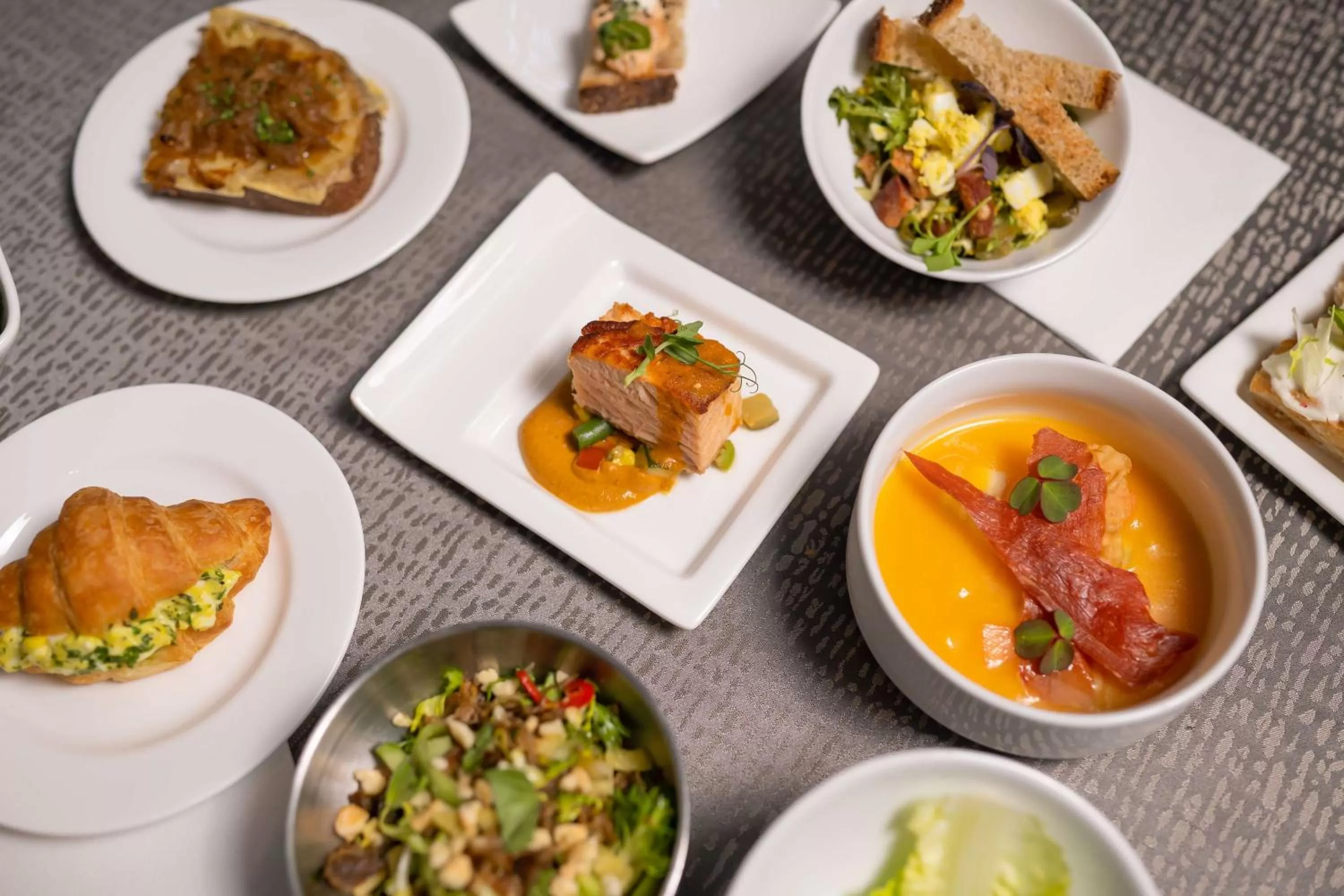 Restaurant/places to eat in Conrad New York Downtown