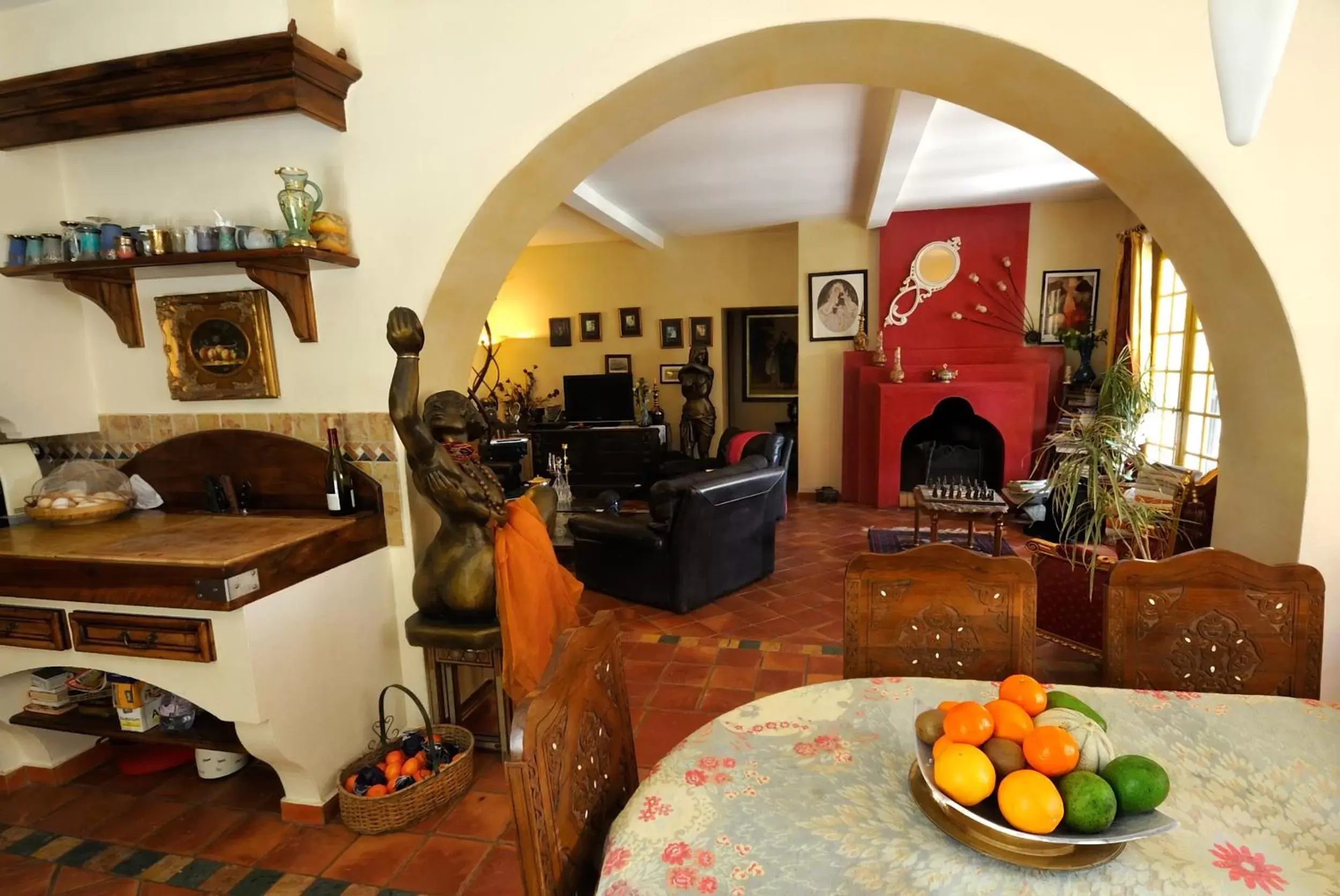 Dining area in Mas de la Montille