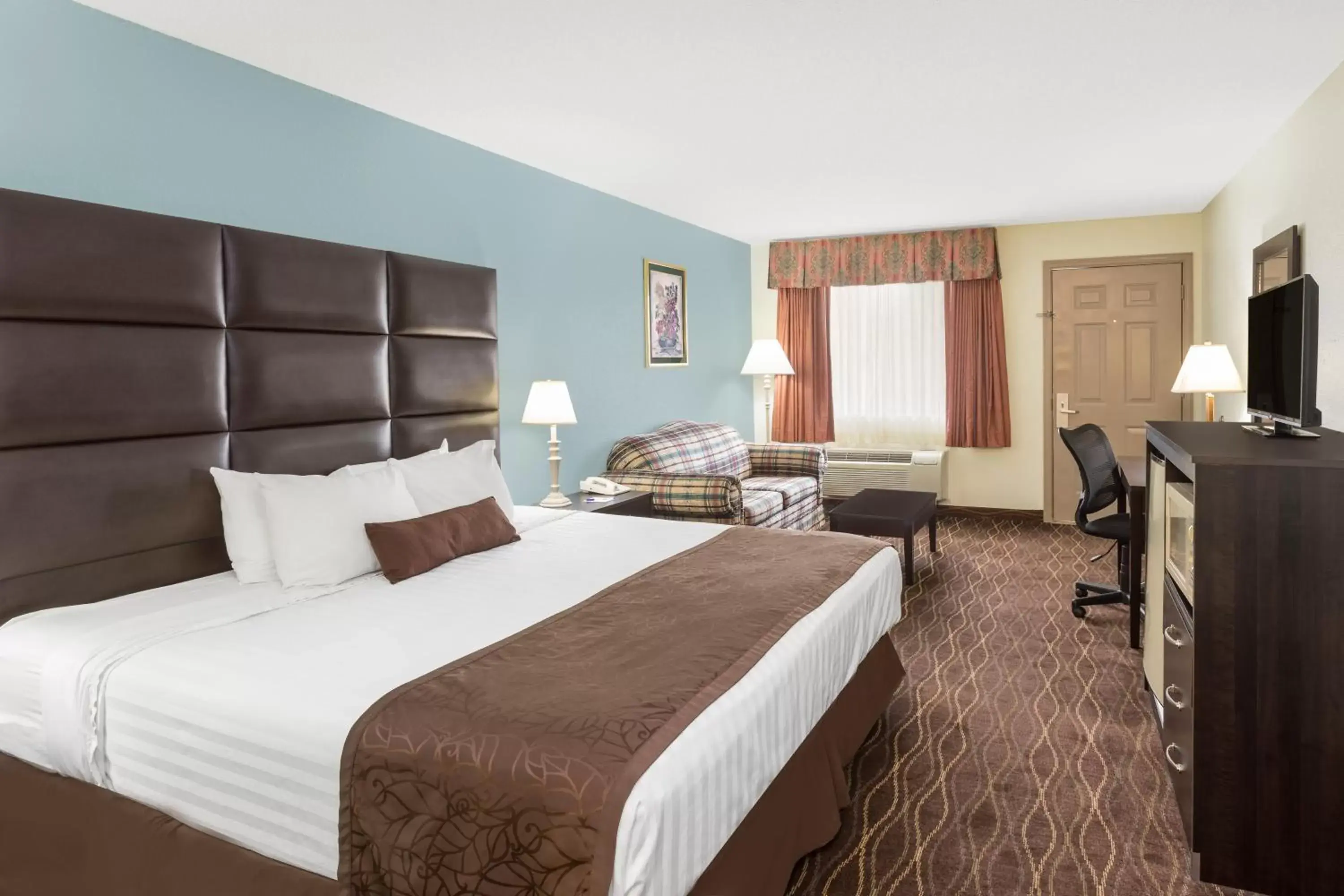 King Room - Mobility Access/Non-Smoking in Baymont by Wyndham Helen