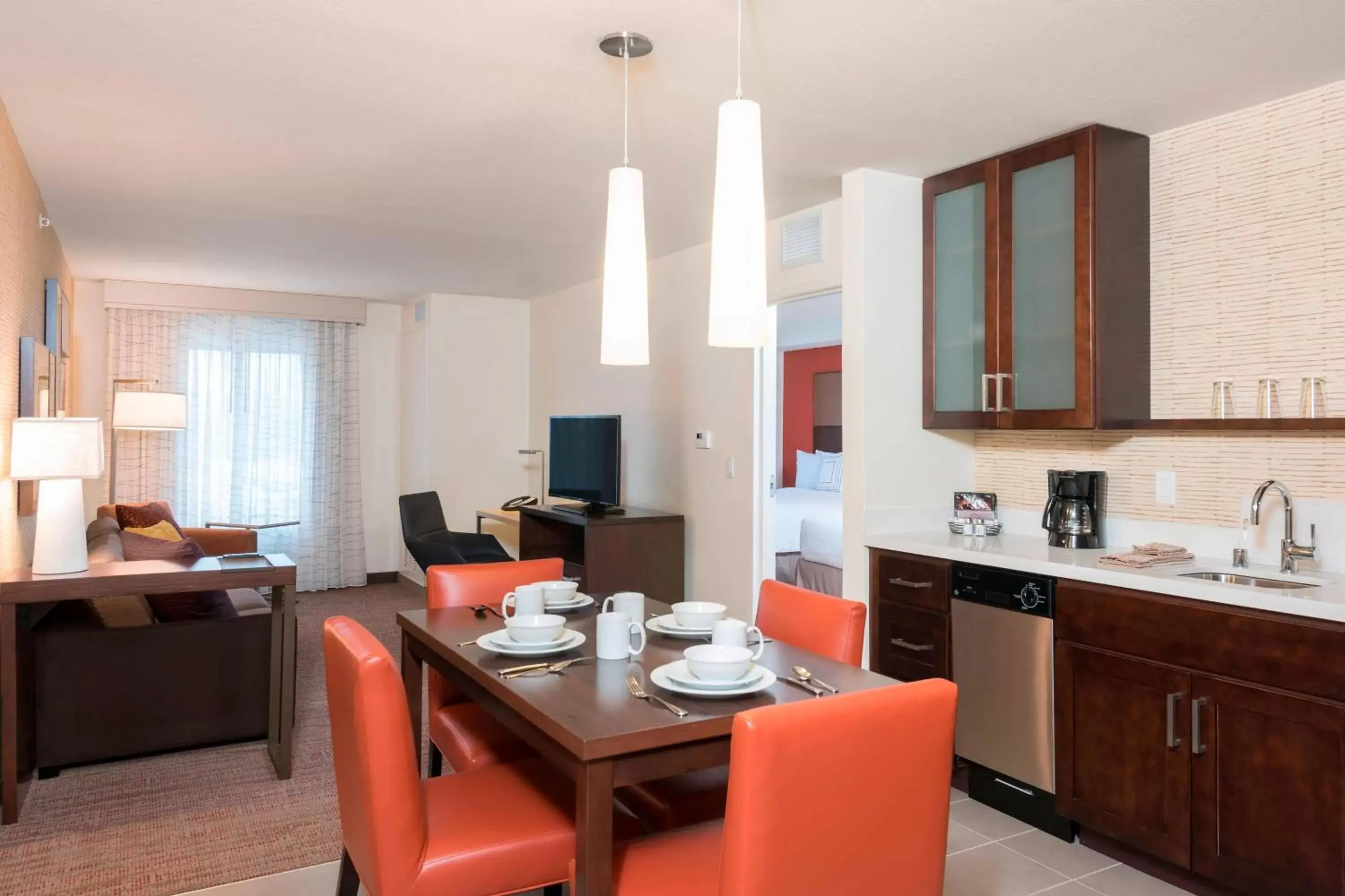 Bedroom, Dining Area in Residence Inn by Marriott Green Bay Downtown