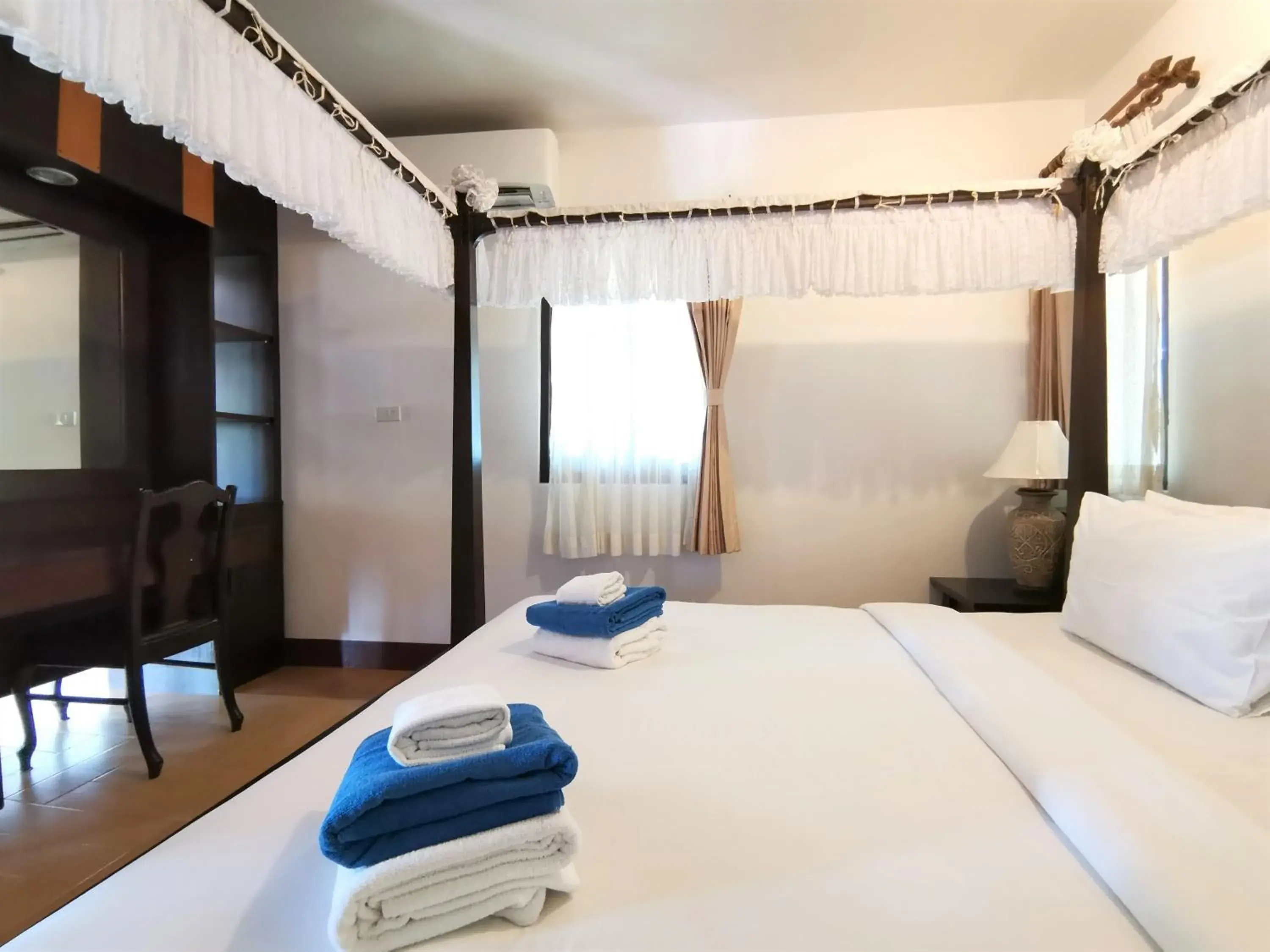 Photo of the whole room, Bed in Holiday Villa Hotel