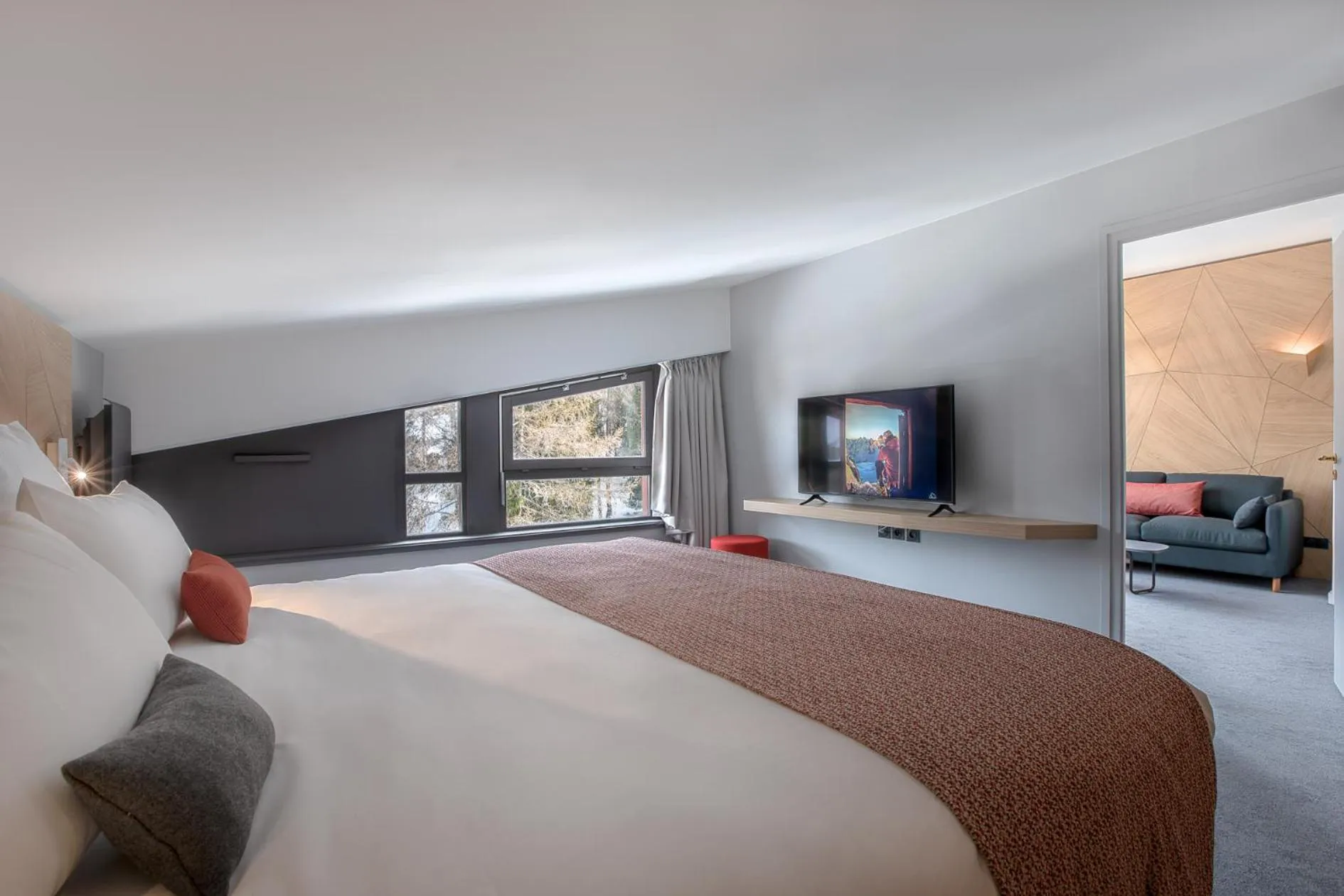 Bedroom, Bed in Altezza - Arc 1800 Hotel & Spa - ex Mercure