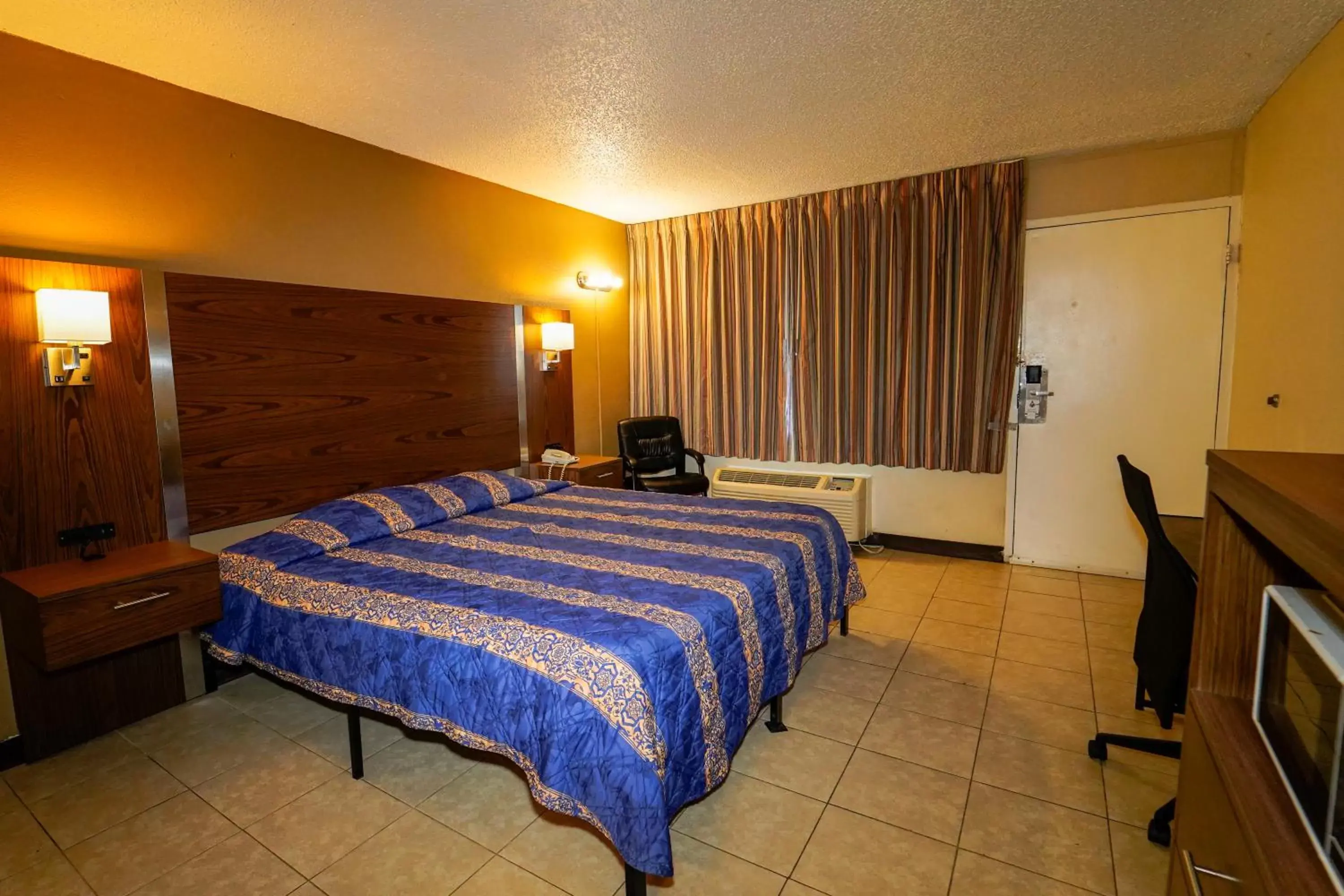 Bed in Red Carpet Inn Kinston Bed in Red Carpet Inn Kinston