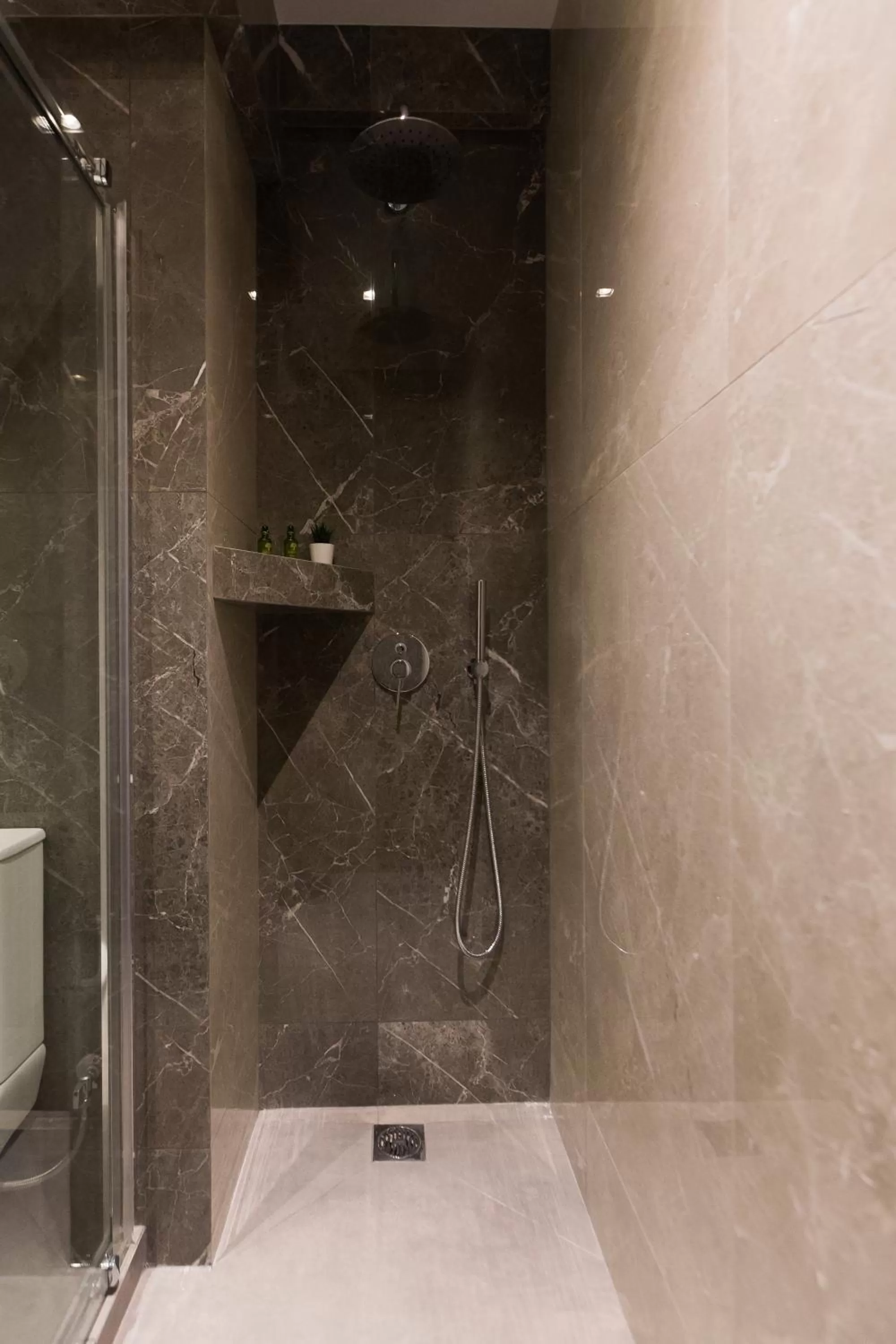 Bathroom in 12 Reasons Why Metaxourgeio