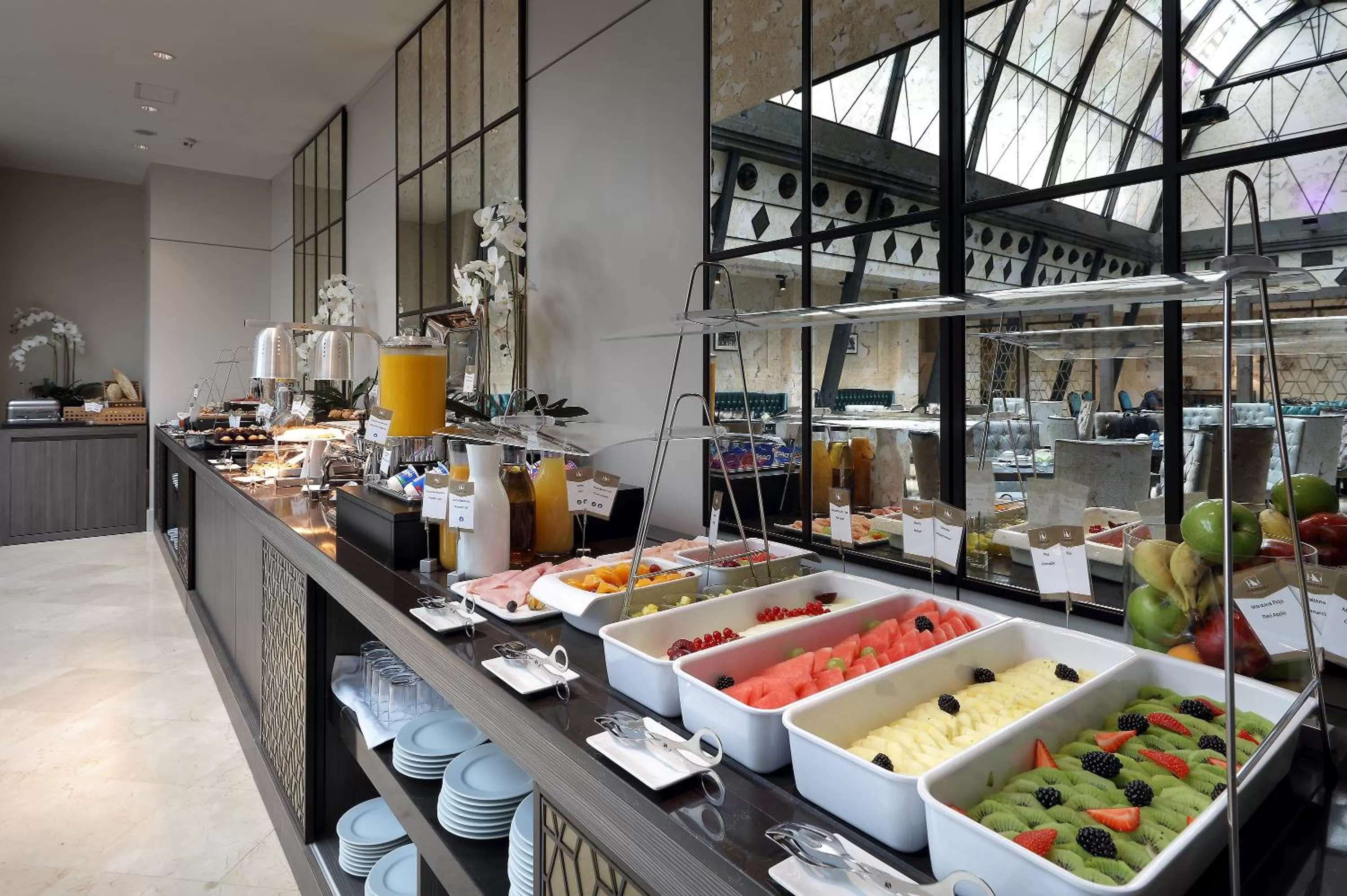 Food and drinks in Eurostars Casa de la Lírica