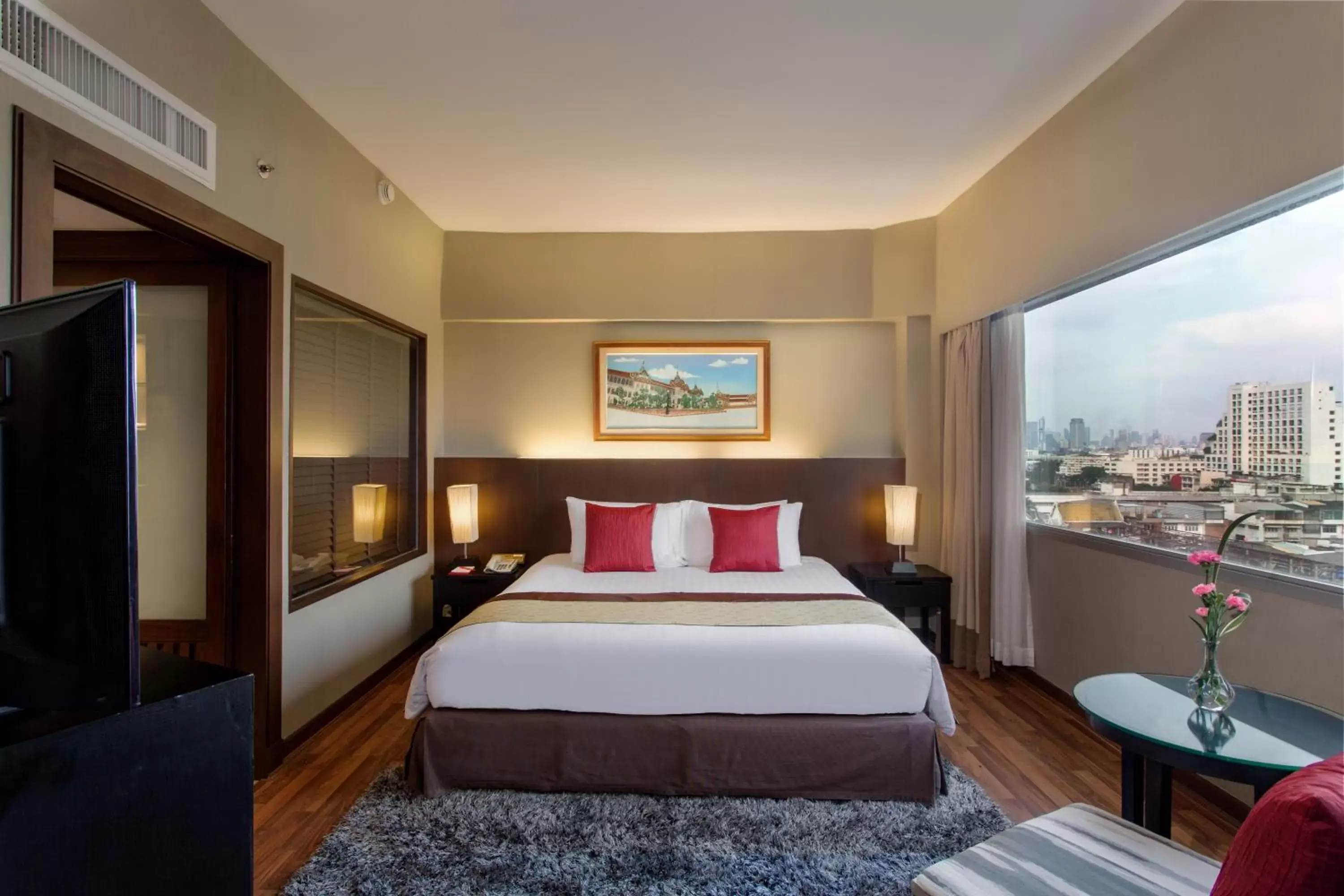 King Suite with City View in Ramada Plaza by Wyndham Bangkok Menam Riverside