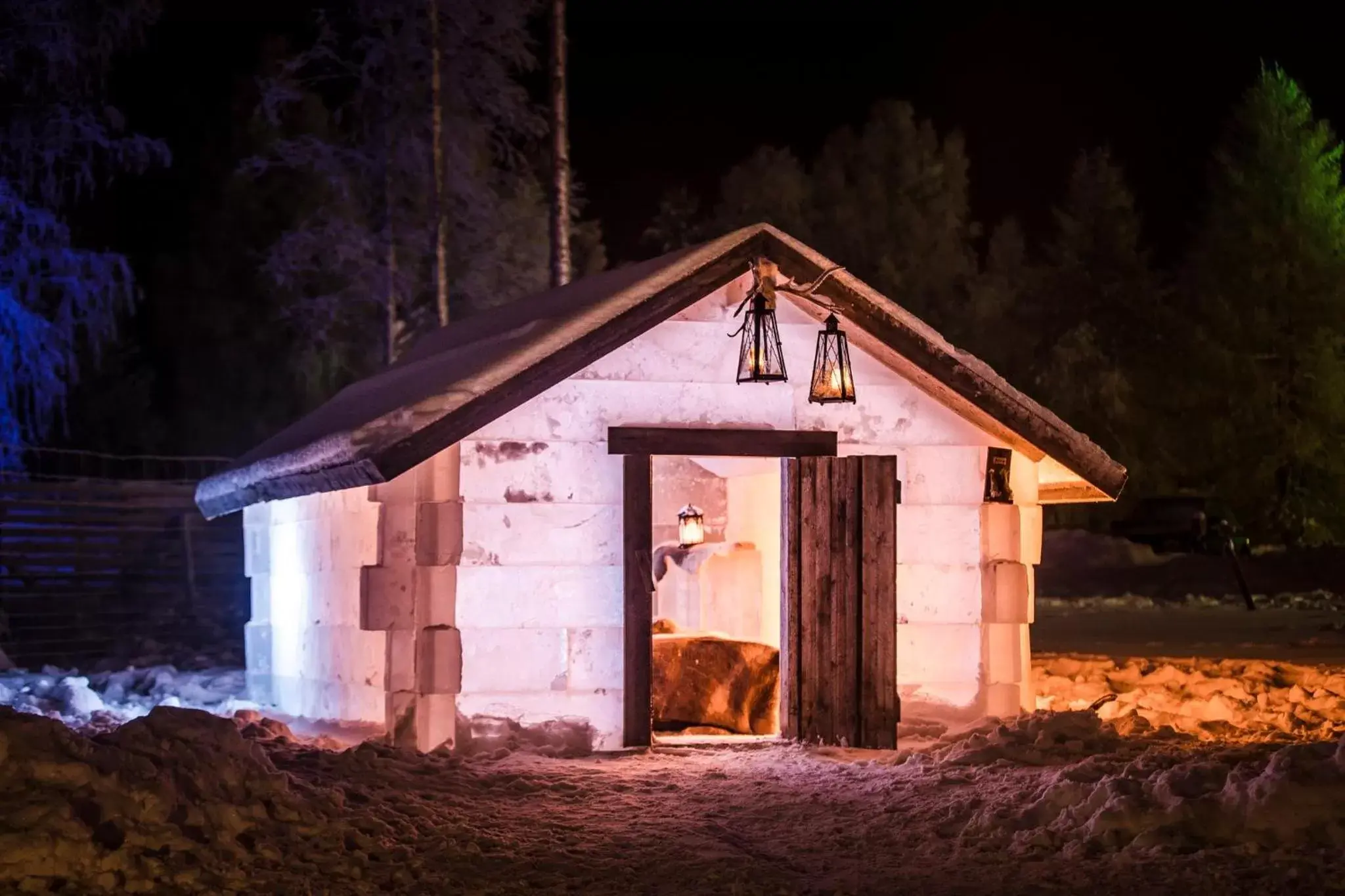 Property building, Winter in Apukka Resort