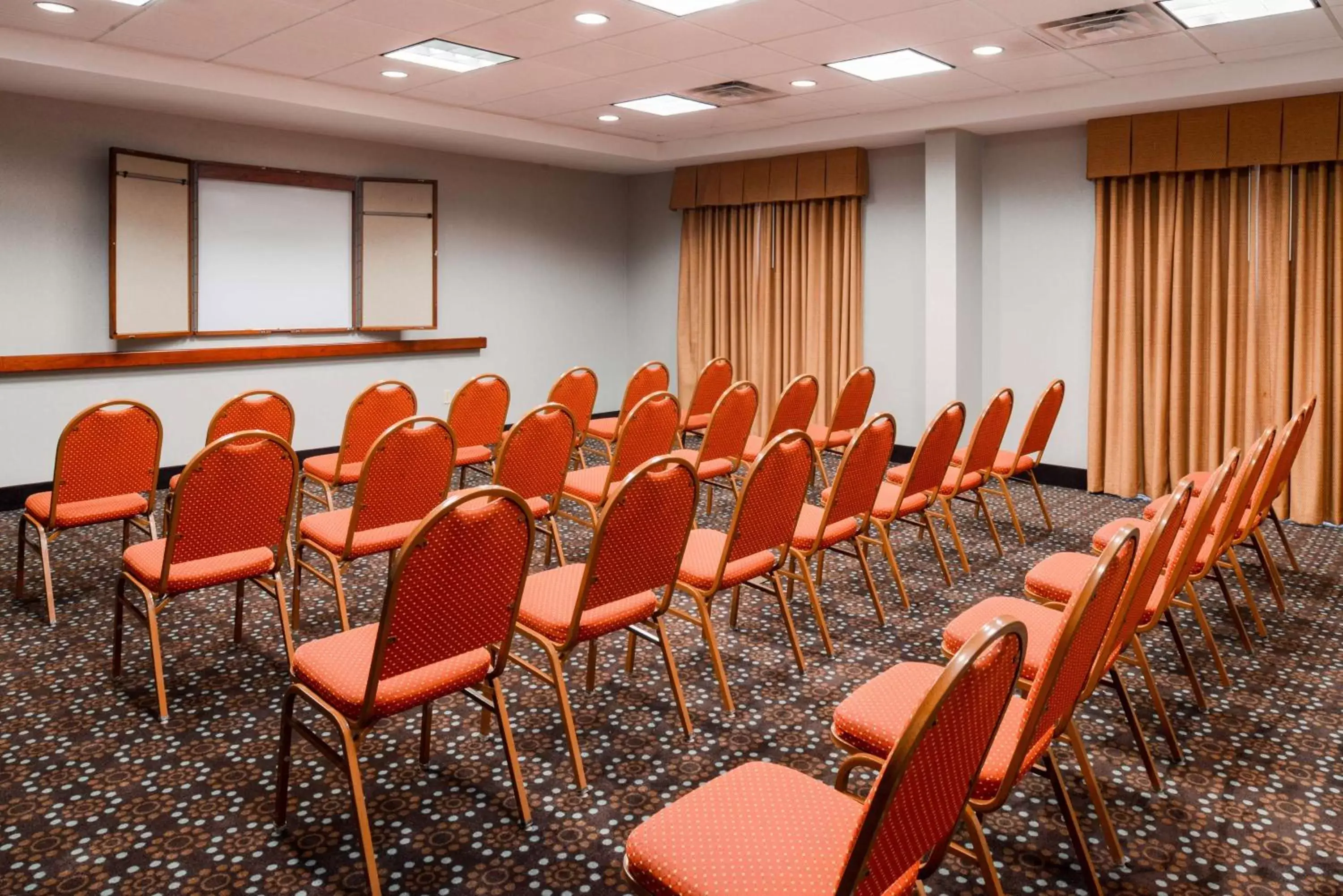 Meeting/conference room in Hampton Inn & Suites by Hilton Plymouth