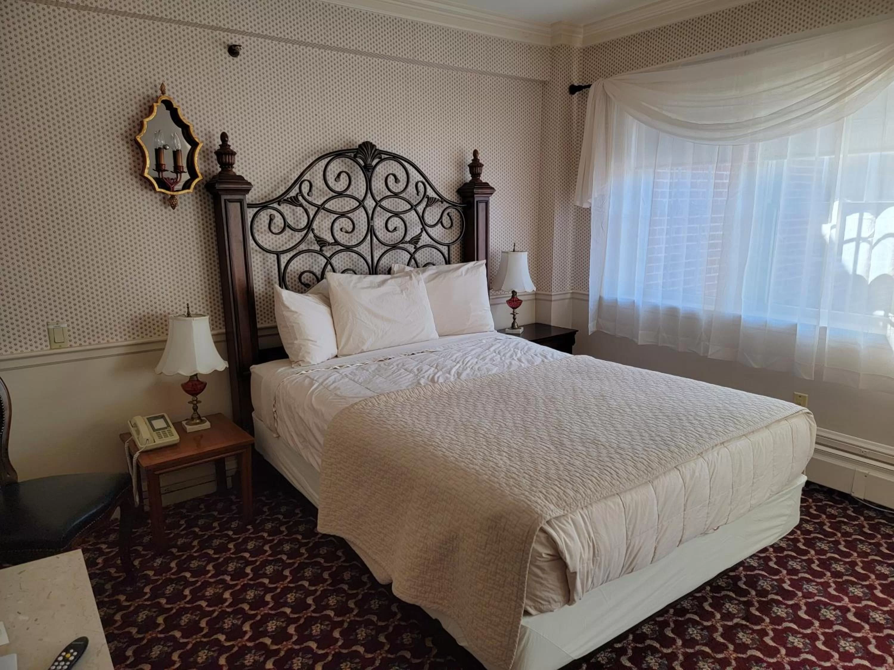 Bedroom, Bed in Lowell Inn