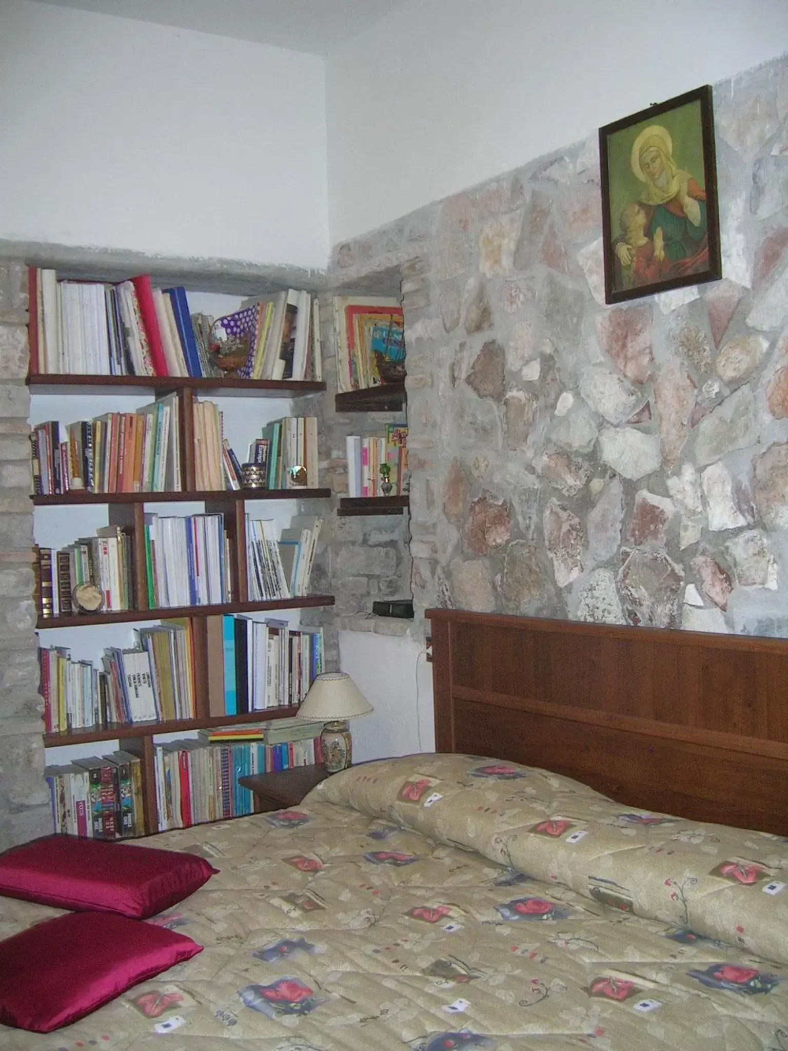Bedroom, Library in B&B La Terrazza Del Subasio