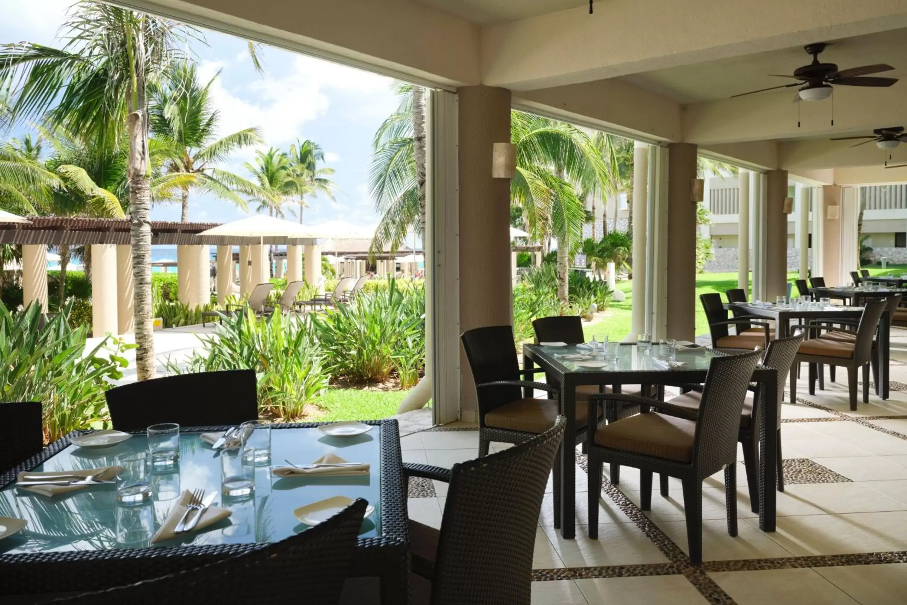 Restaurant/Places to Eat in The Westin Lagunamar Ocean Resort Villas & Spa Cancun