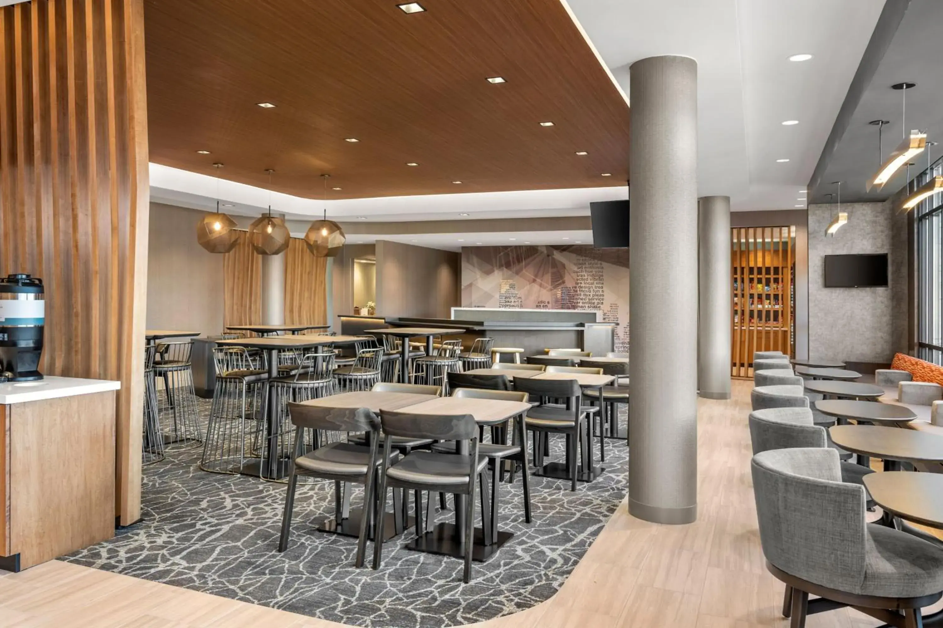 Lobby or reception, Restaurant/Places to Eat in SpringHill Suites by Marriott Menomonee Falls