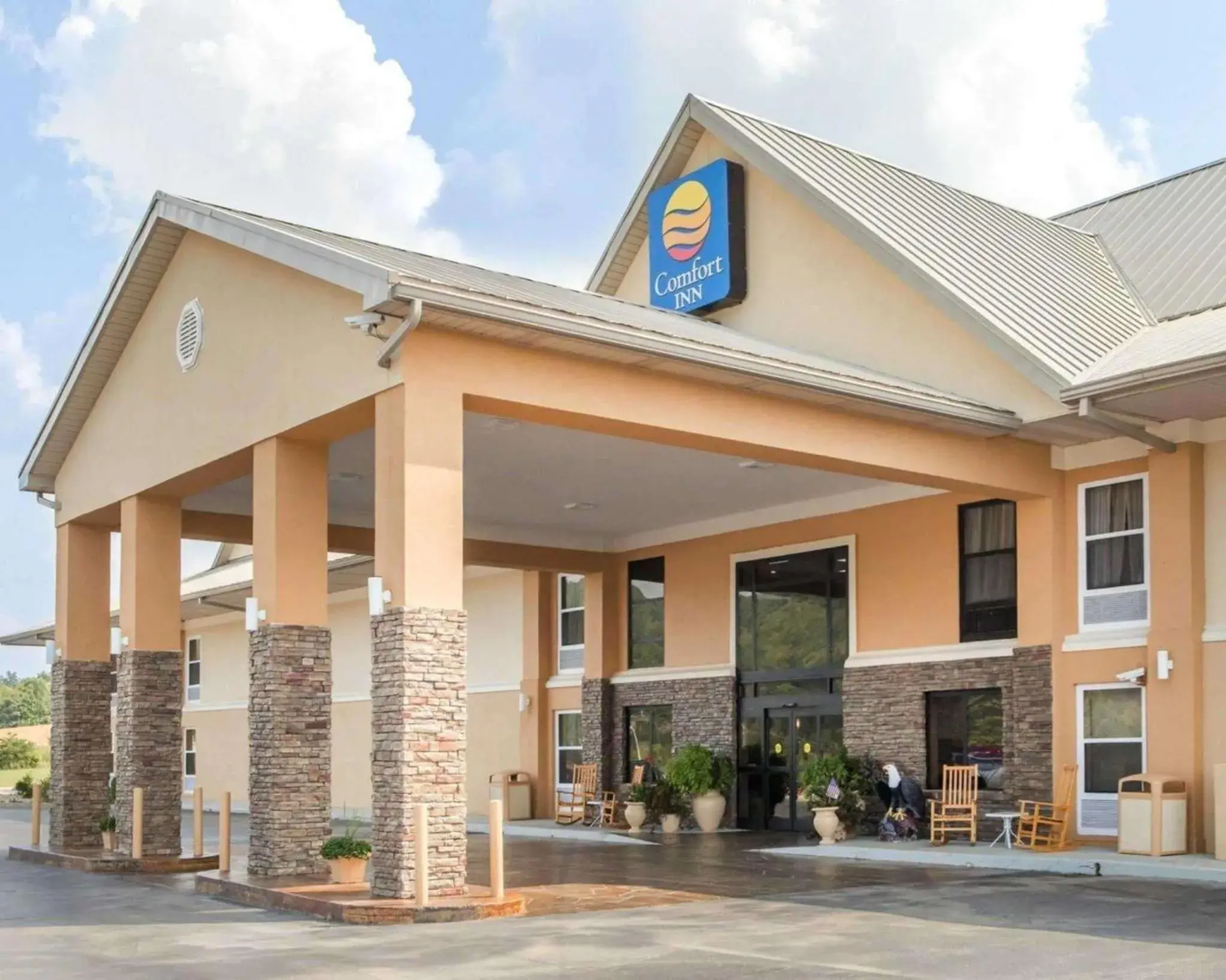 Property Building in Comfort Inn at Royal Blue