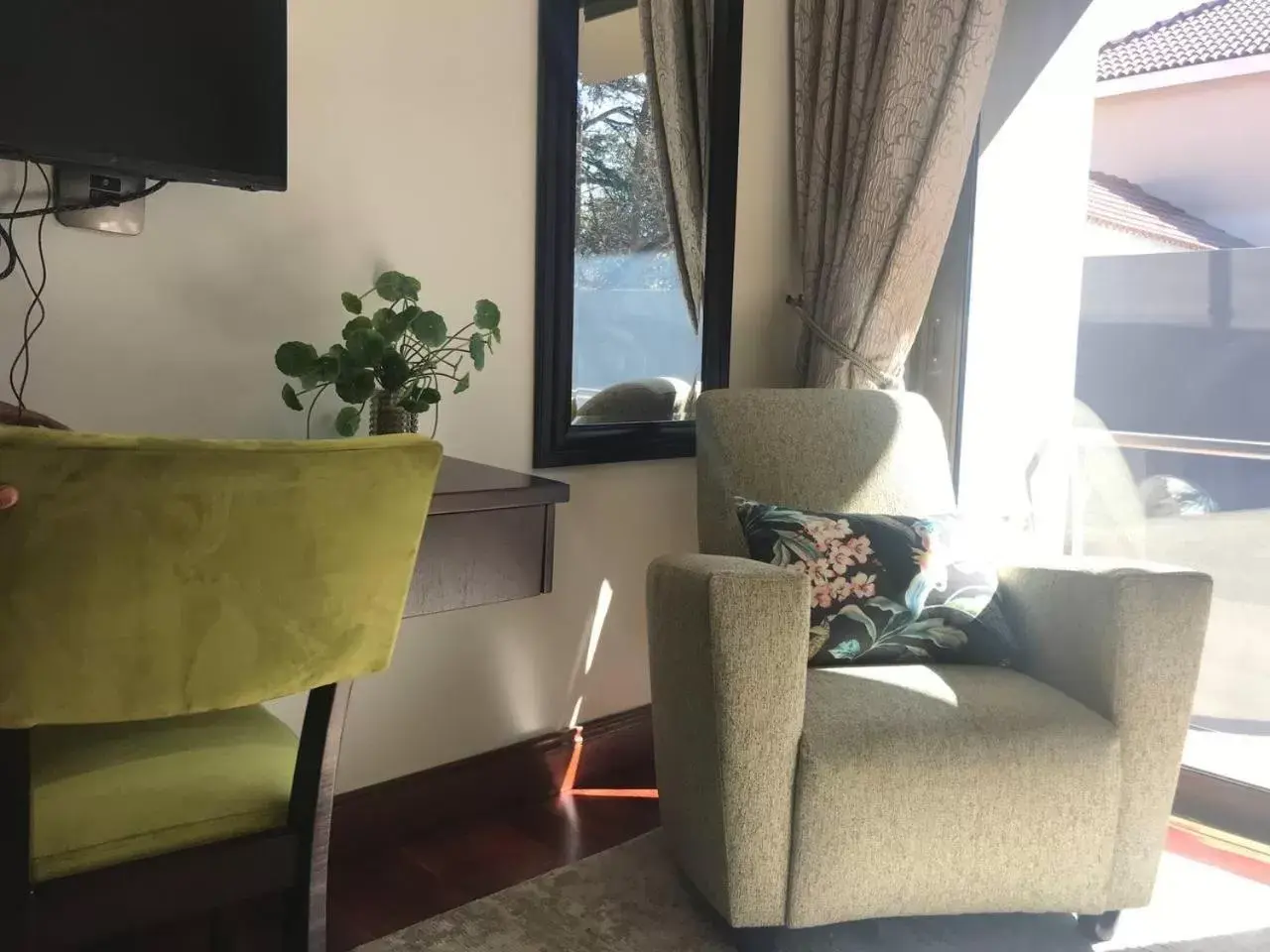 Luxury Queen Room in One O Eight Boutique Hotel Luxury Queen Room in One O Eight Boutique Hotel