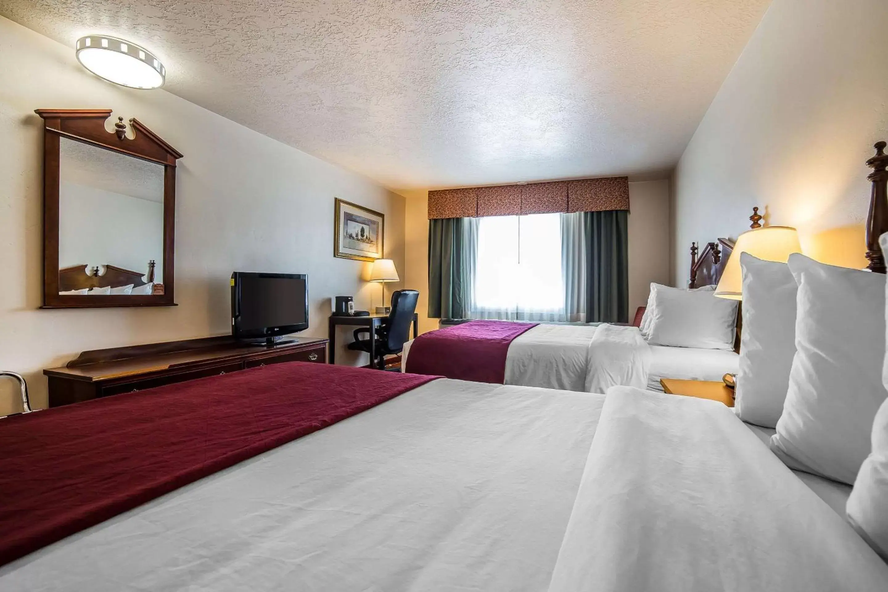 Photo of the whole room, Bed in Quality Inn Evanston near Wyoming Downs