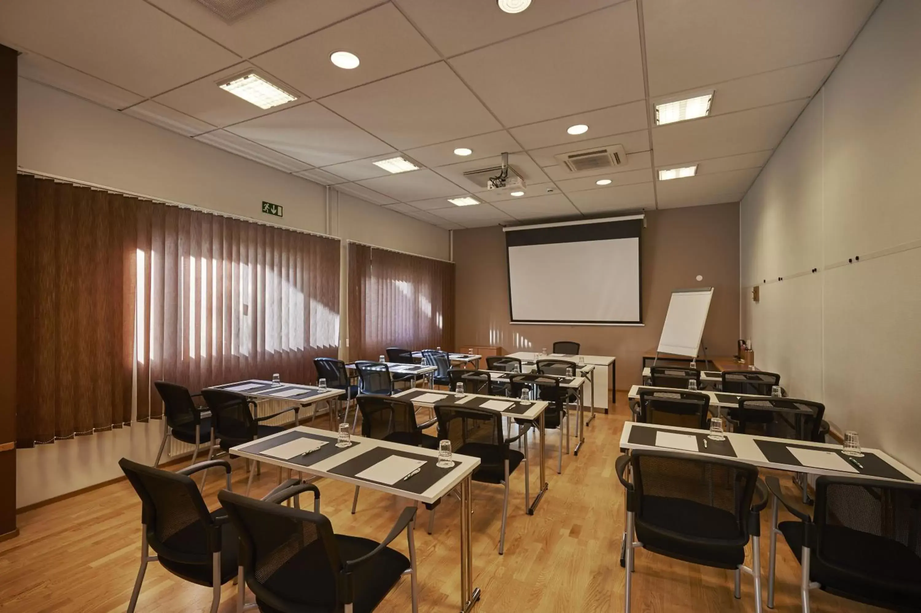 Meeting/conference room in Holiday Inn Helsinki-Vantaa Airport, an IHG Hotel