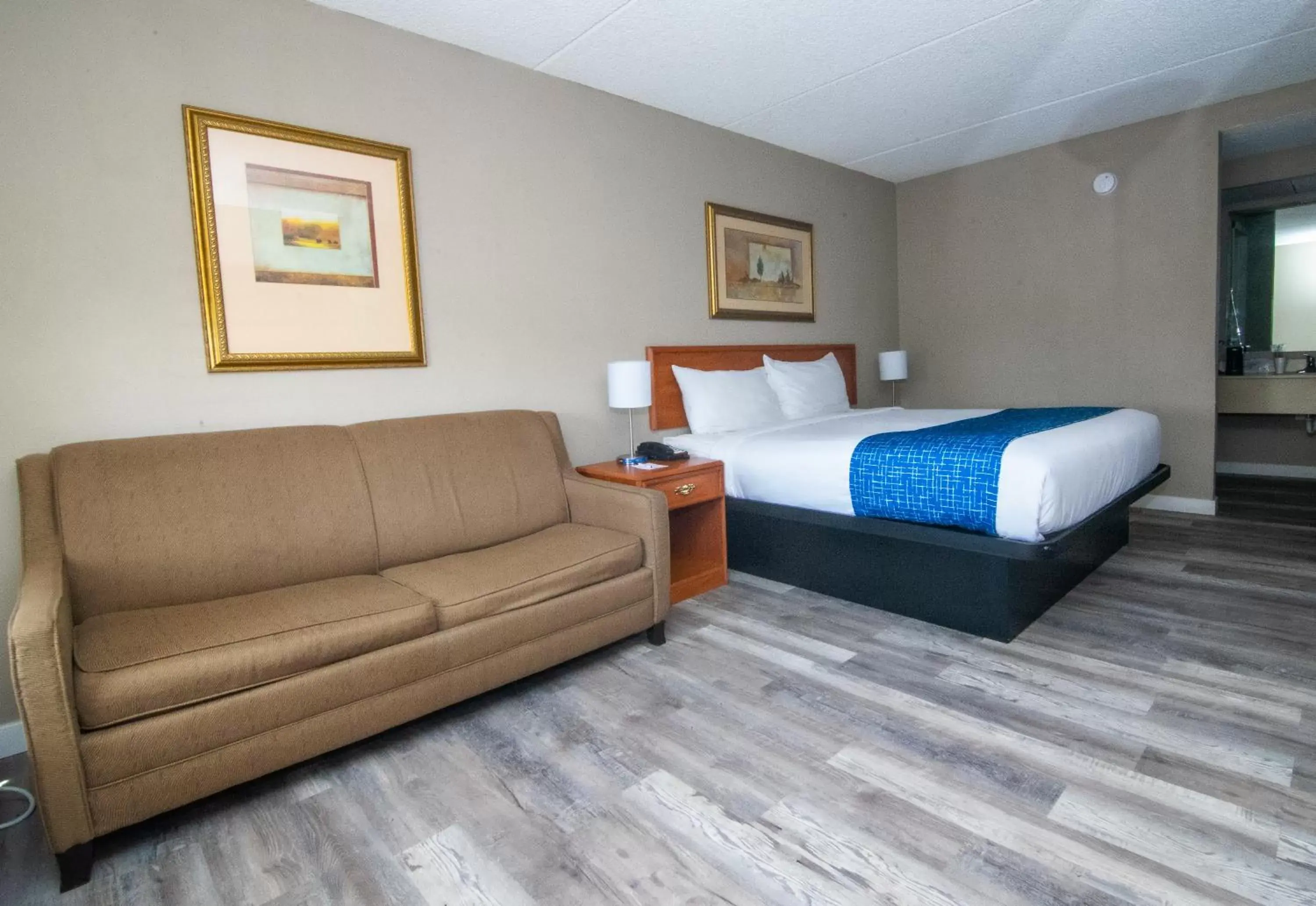 Living room, Bed in Travelodge by Wyndham Pueblo