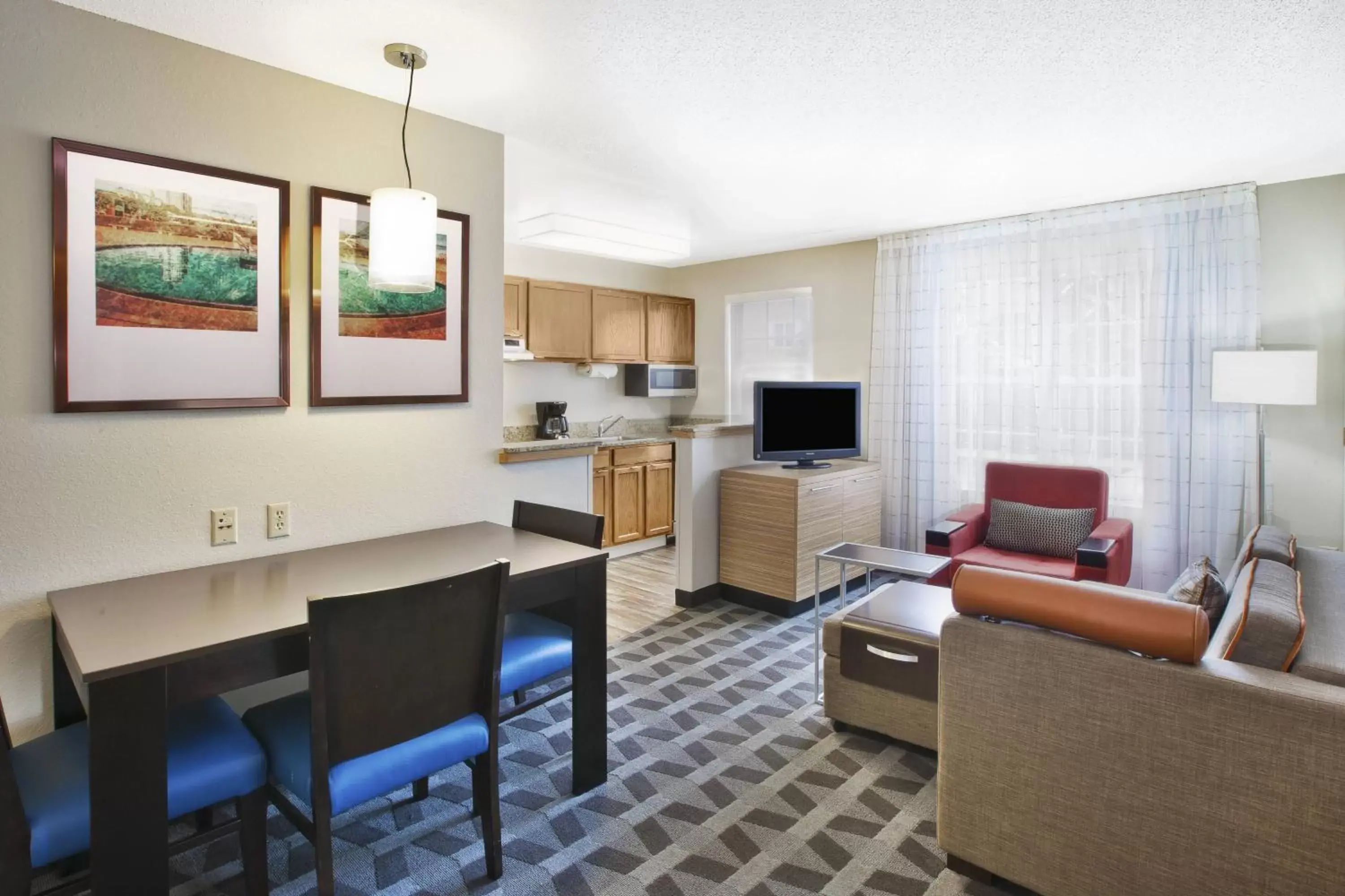 Living room, Seating Area in TownePlace Suites by Marriott Brookfield