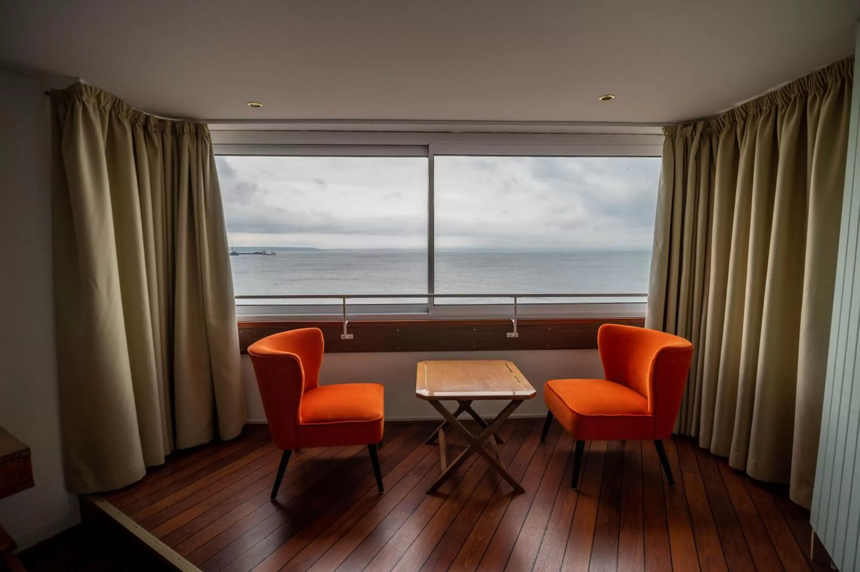 Comfort Double Room with Sea View in LOGIS HOTEL - La Petite Rade Comfort Double Room with Sea View in LOGIS HOTEL - La Petite Rade