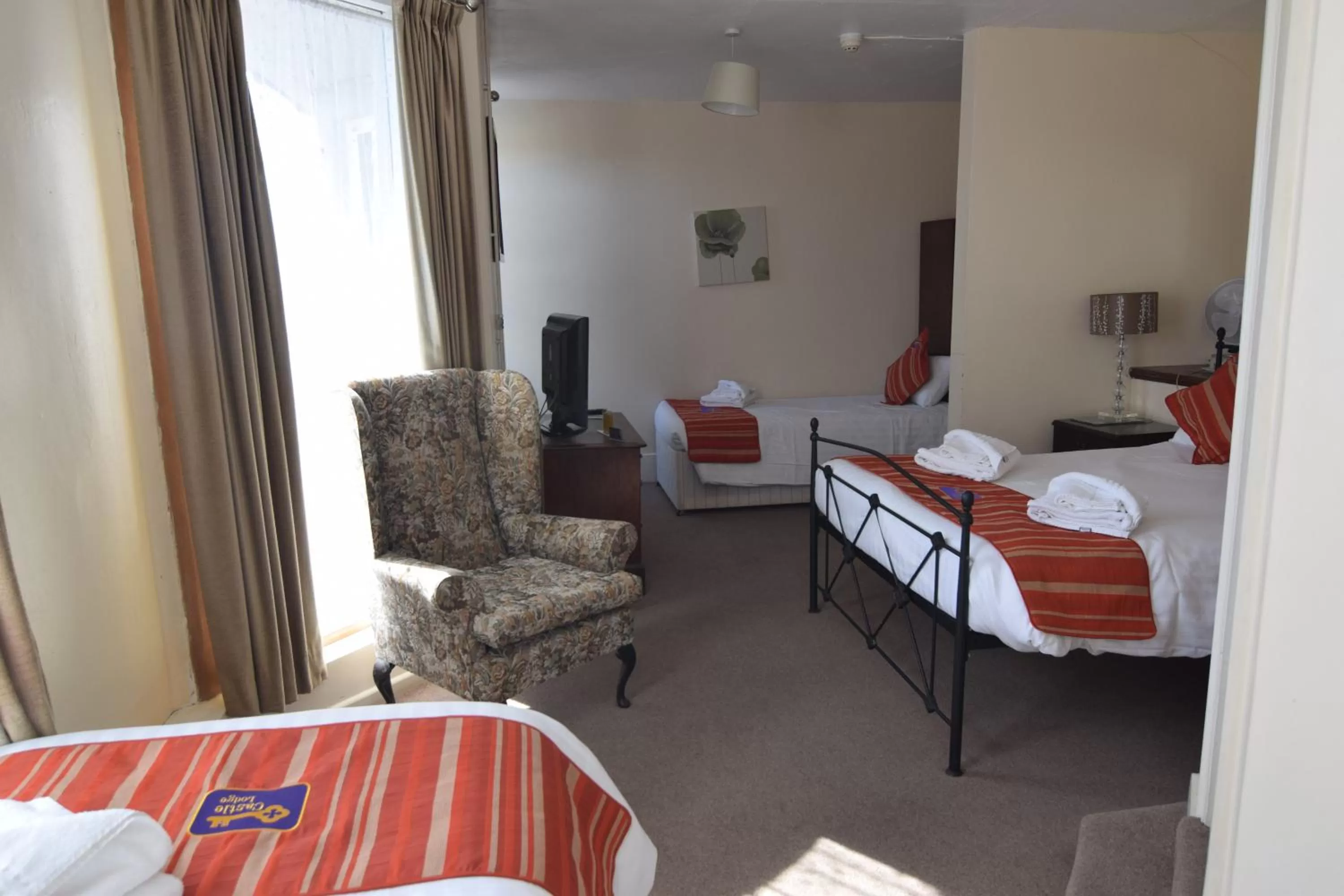 Photo of the whole room, Bed in Castle Lodge