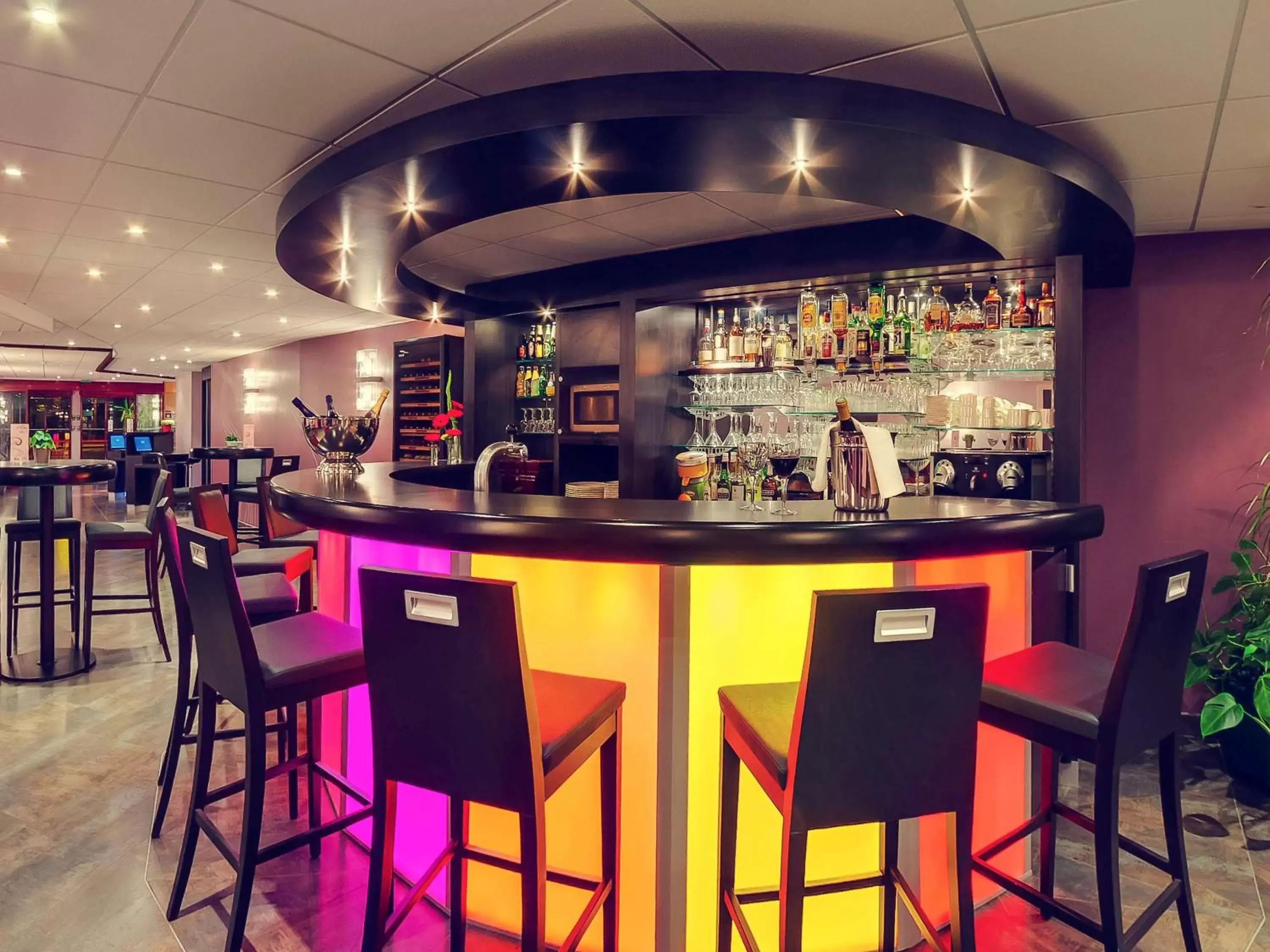 Lounge or bar, Lounge/Bar in Mercure Quimper Centre