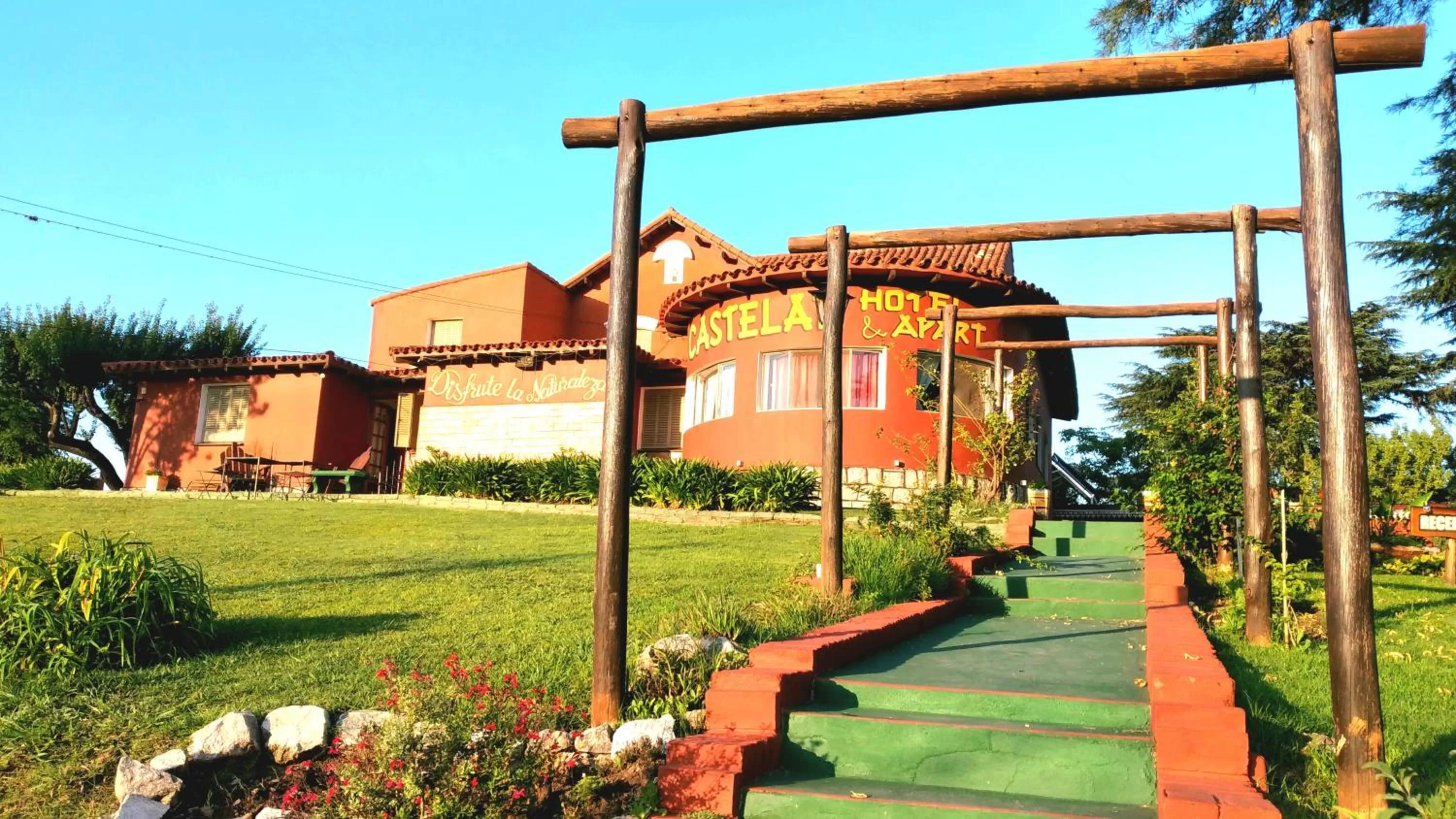 Property building in Castelar - Hotel & Apart