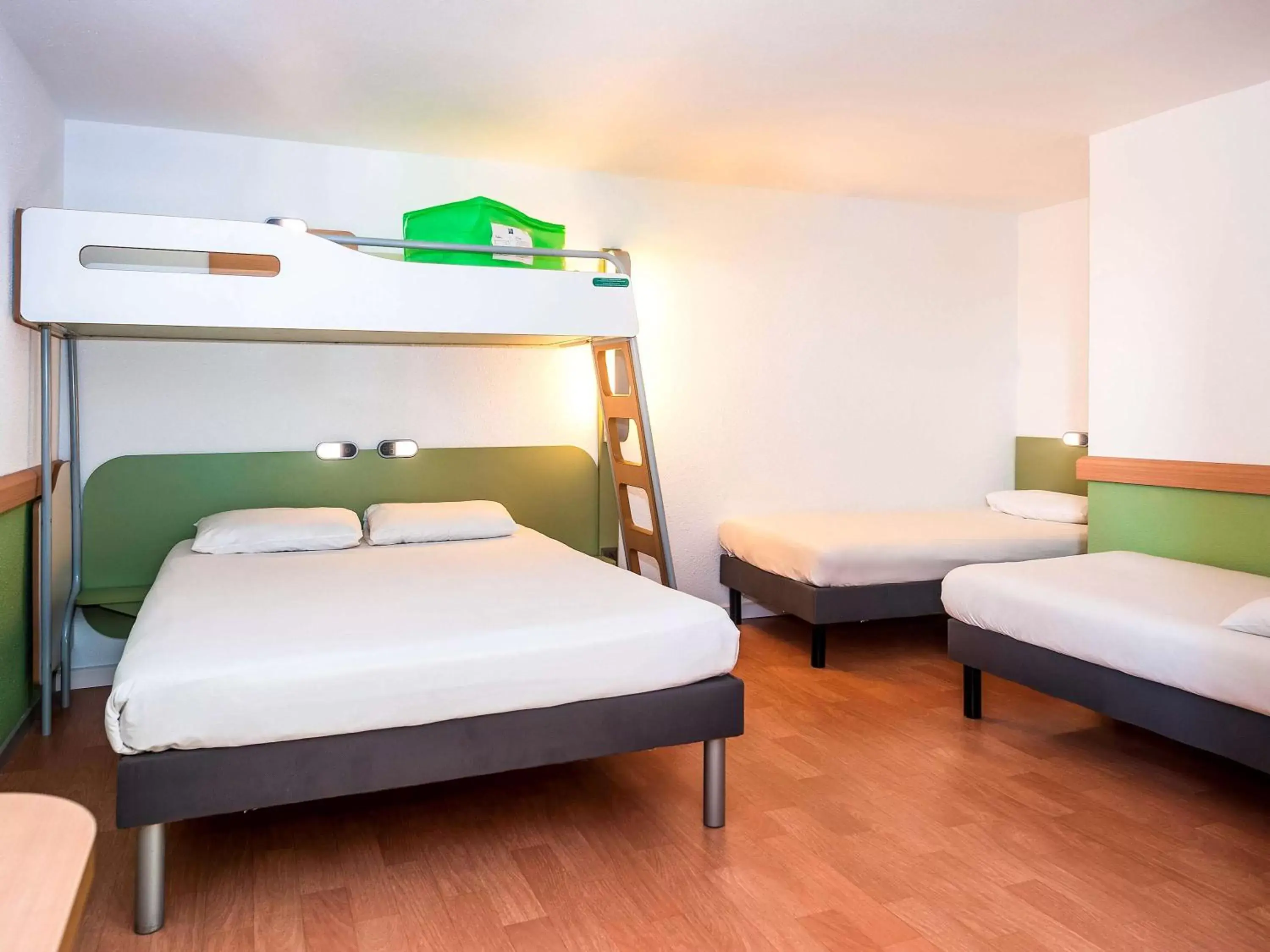 Photo of the whole room, Bed in ibis budget Nimes Marguerittes - A9