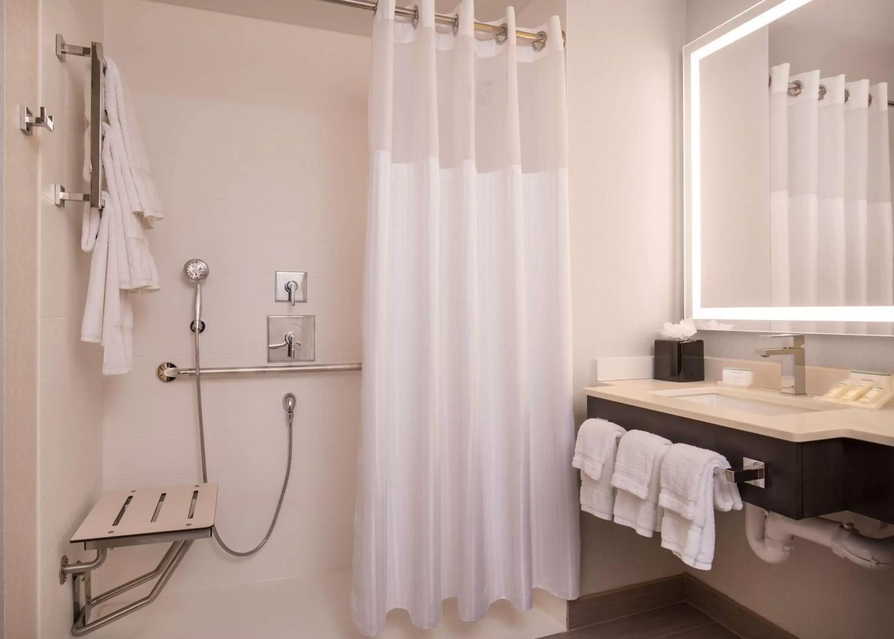 King Room with Mobility/Hearing Accessible - Non-Smoking in Hilton Garden Inn NYC Financial Center/Manhattan Downtown King Room with Mobility/Hearing Accessible - Non-Smoking in Hilton Garden Inn NYC Financial Center/Manhattan Downtown