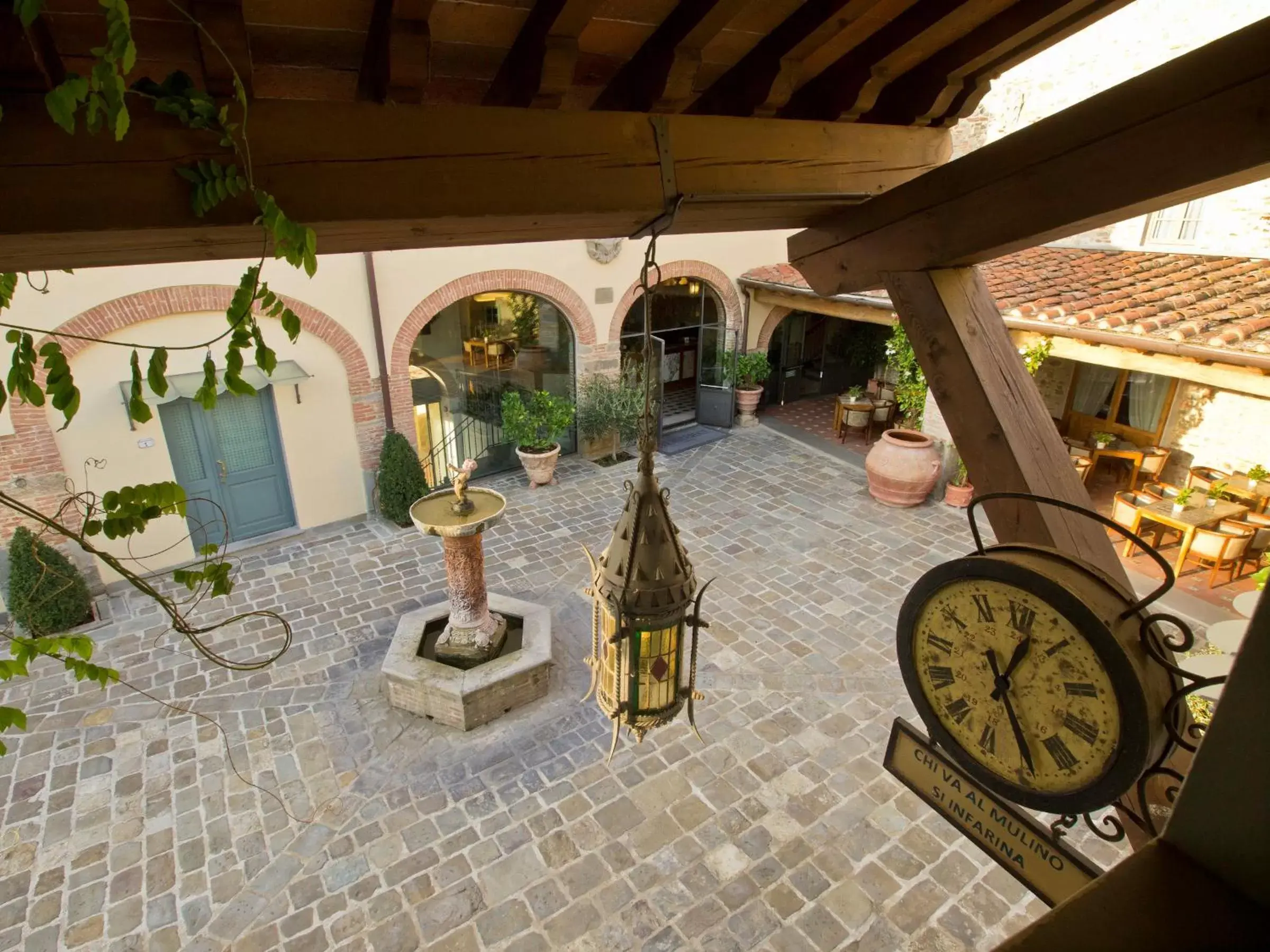 Decorative detail, Patio/Outdoor Area in Hotel Mulino di Firenze - WorldHotels Crafted