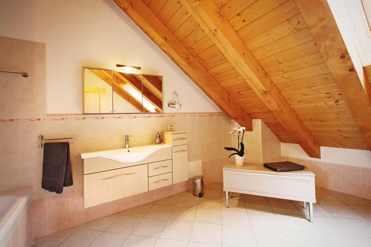 Bathroom, Bed in Albergo Diffuso Tolmezzo