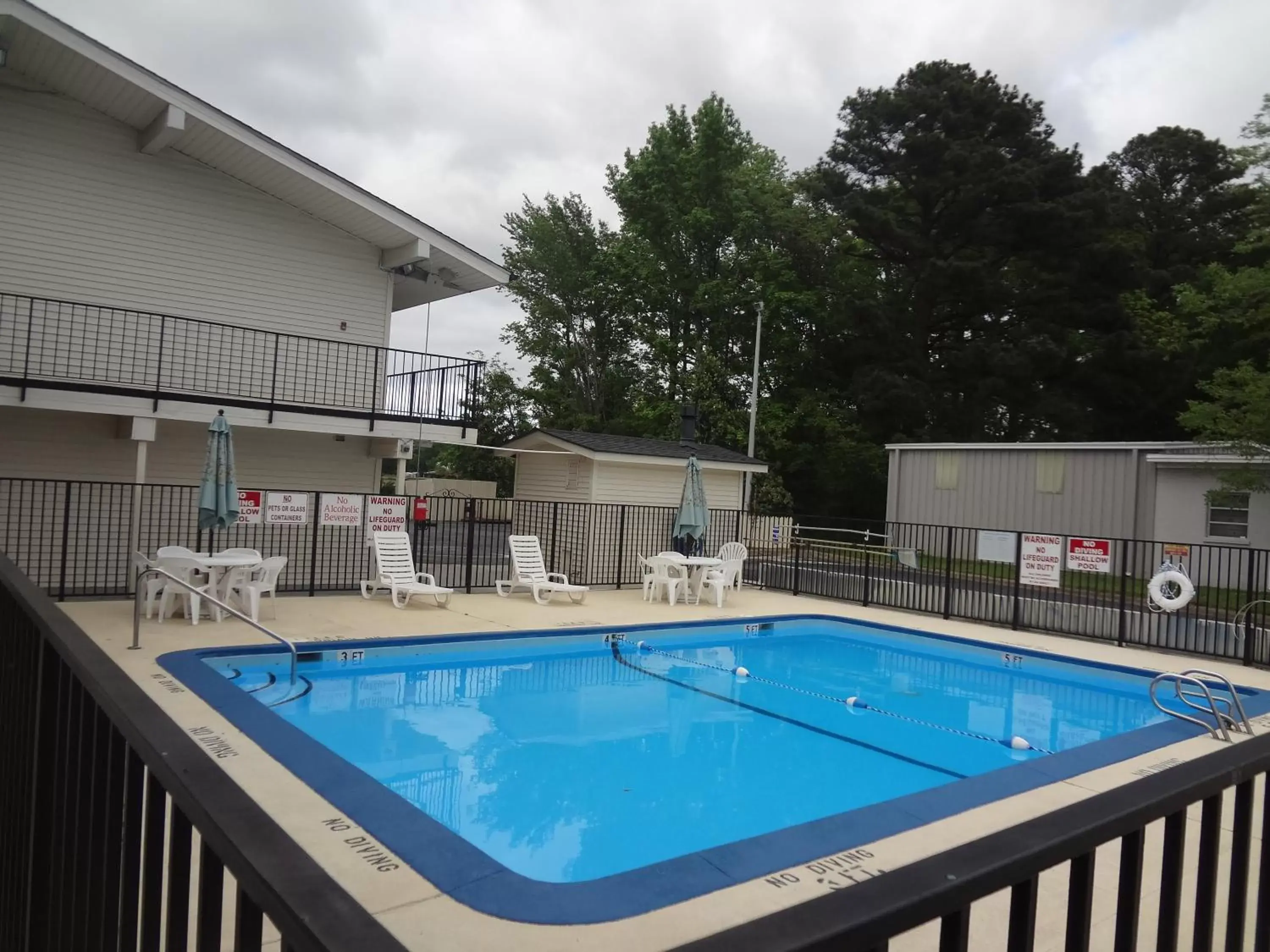 Swimming Pool in Americas Best Value Inn - Goldsboro