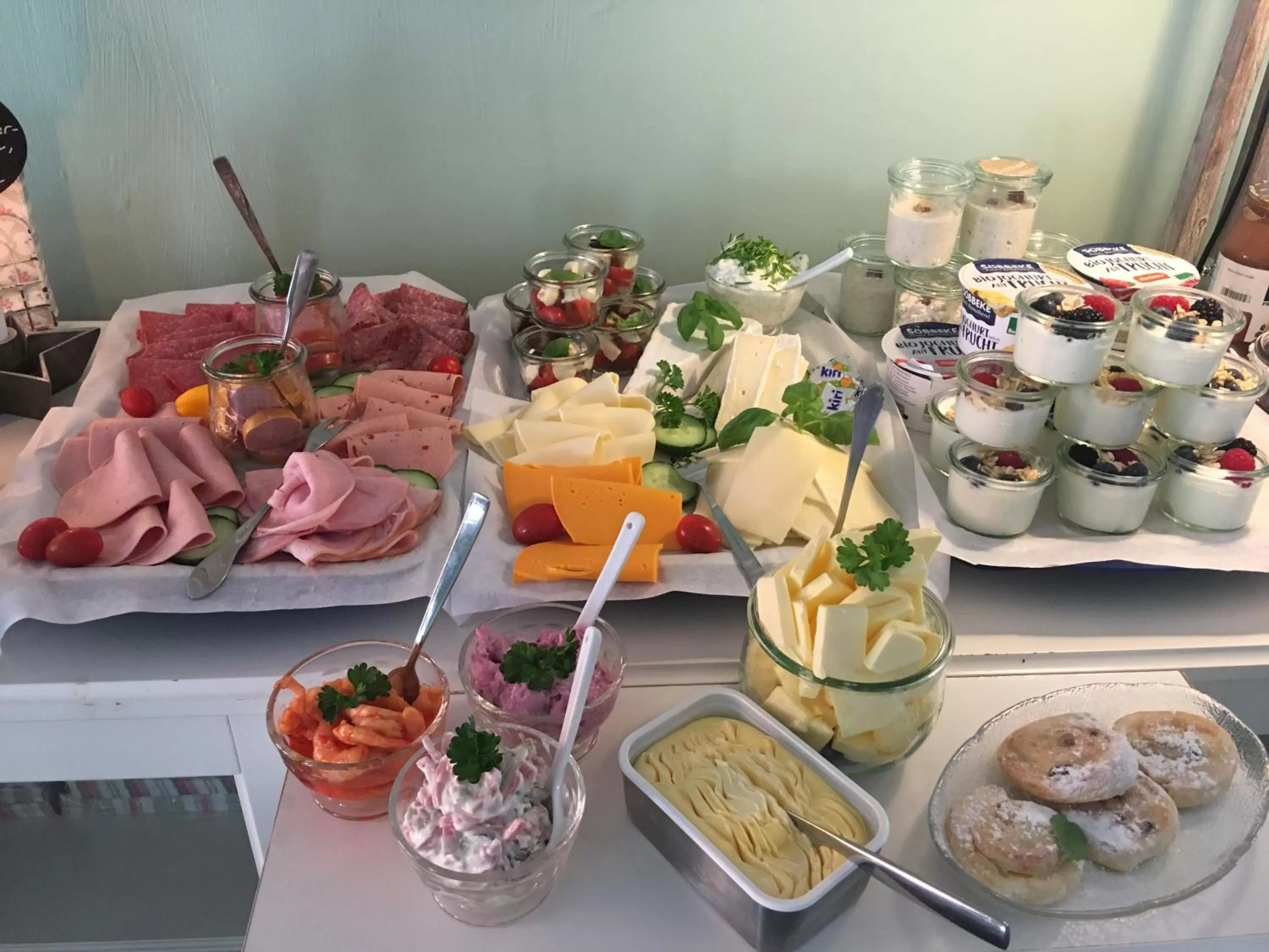 Buffet breakfast in Hotel Bed & Breakfast am Dom